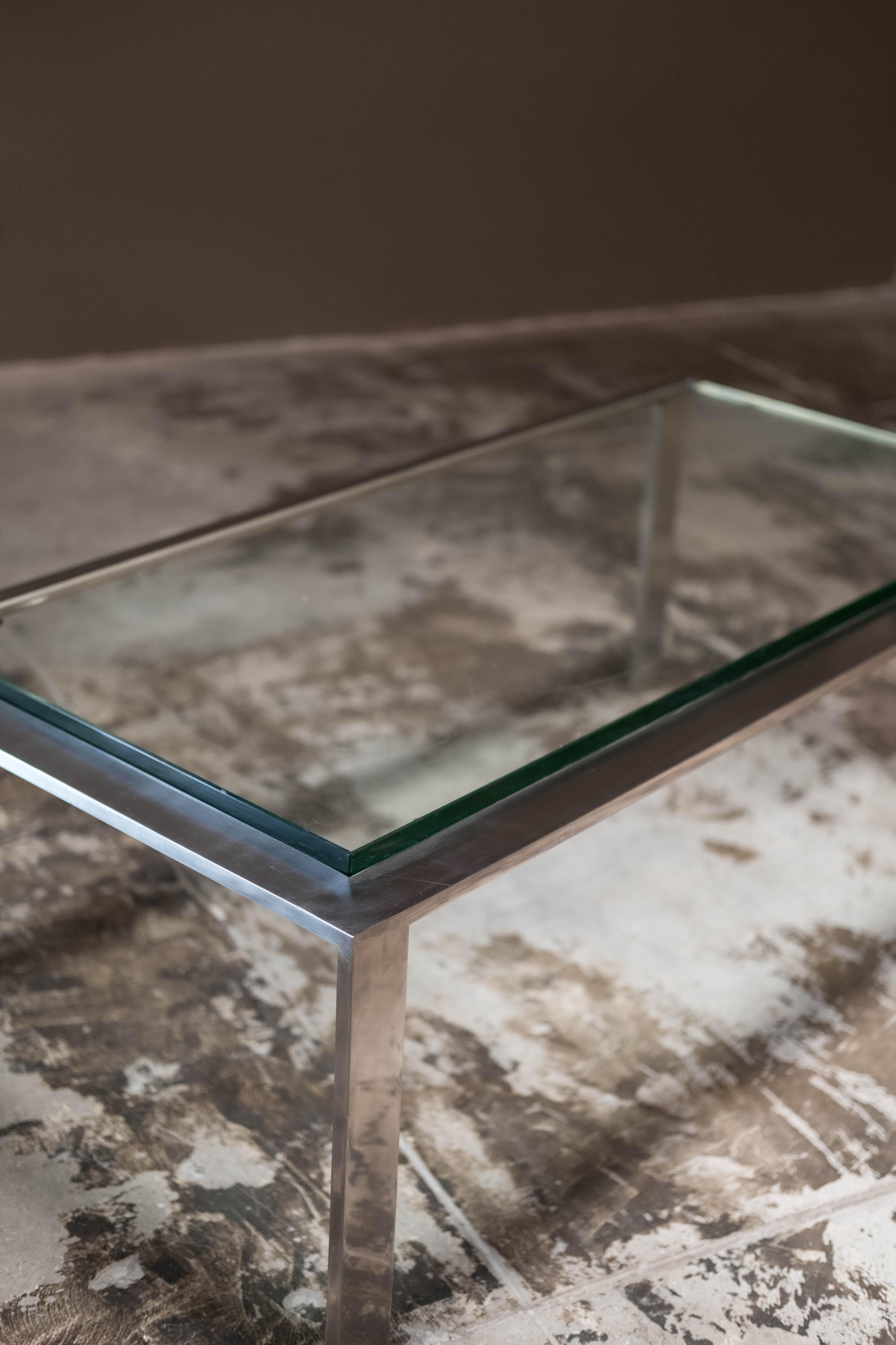 Mid-Century Modern Table basse en verre dans le style de Jacques Adnet en vente