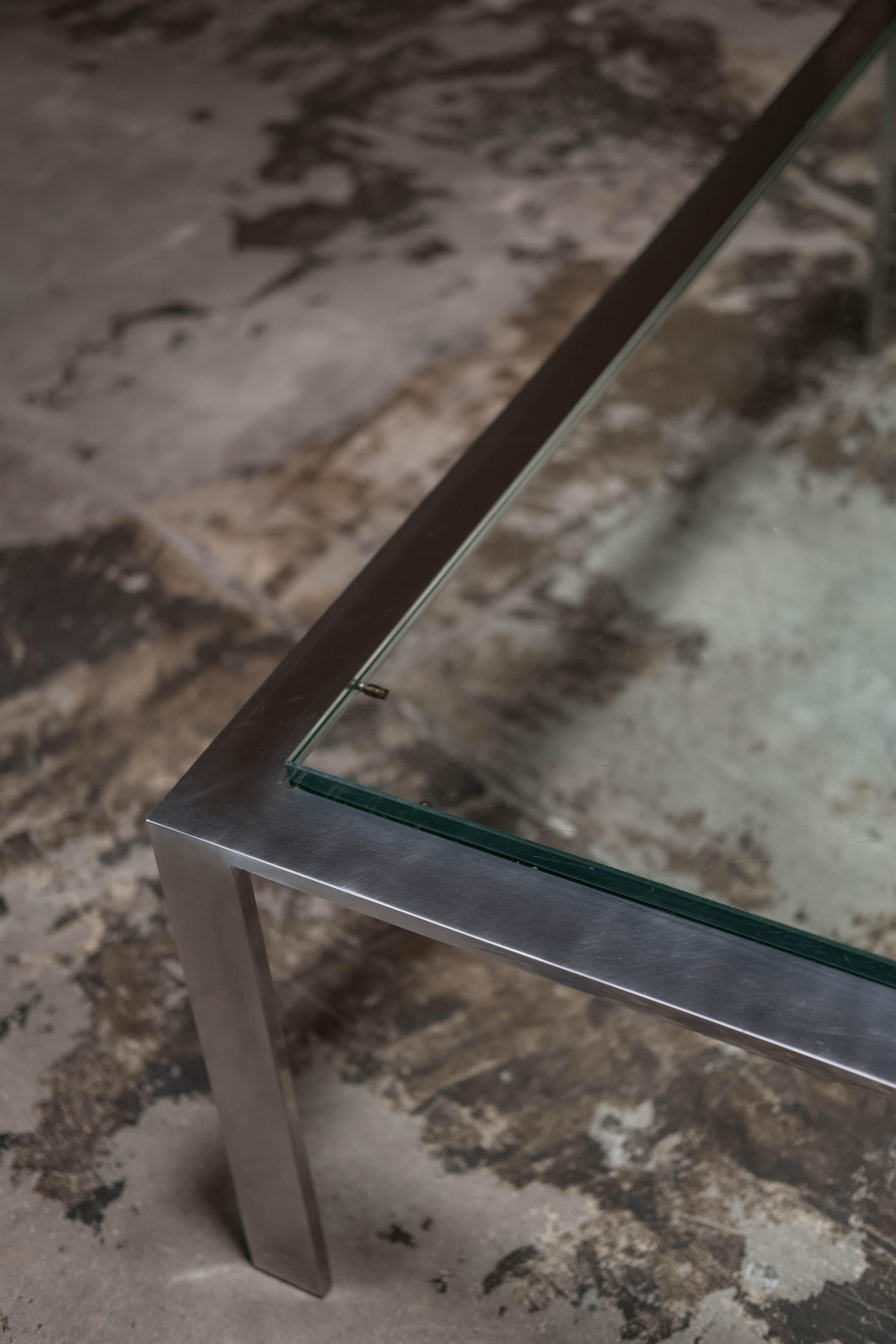 Inconnu Table basse en verre dans le style de Jacques Adnet en vente