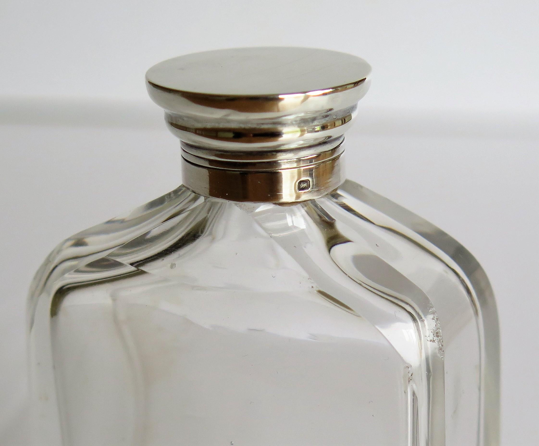 Crystal Glass Cologne or Perfume Bottle with Sterling Silver Top, circa 1910 In Good Condition In Lincoln, Lincolnshire