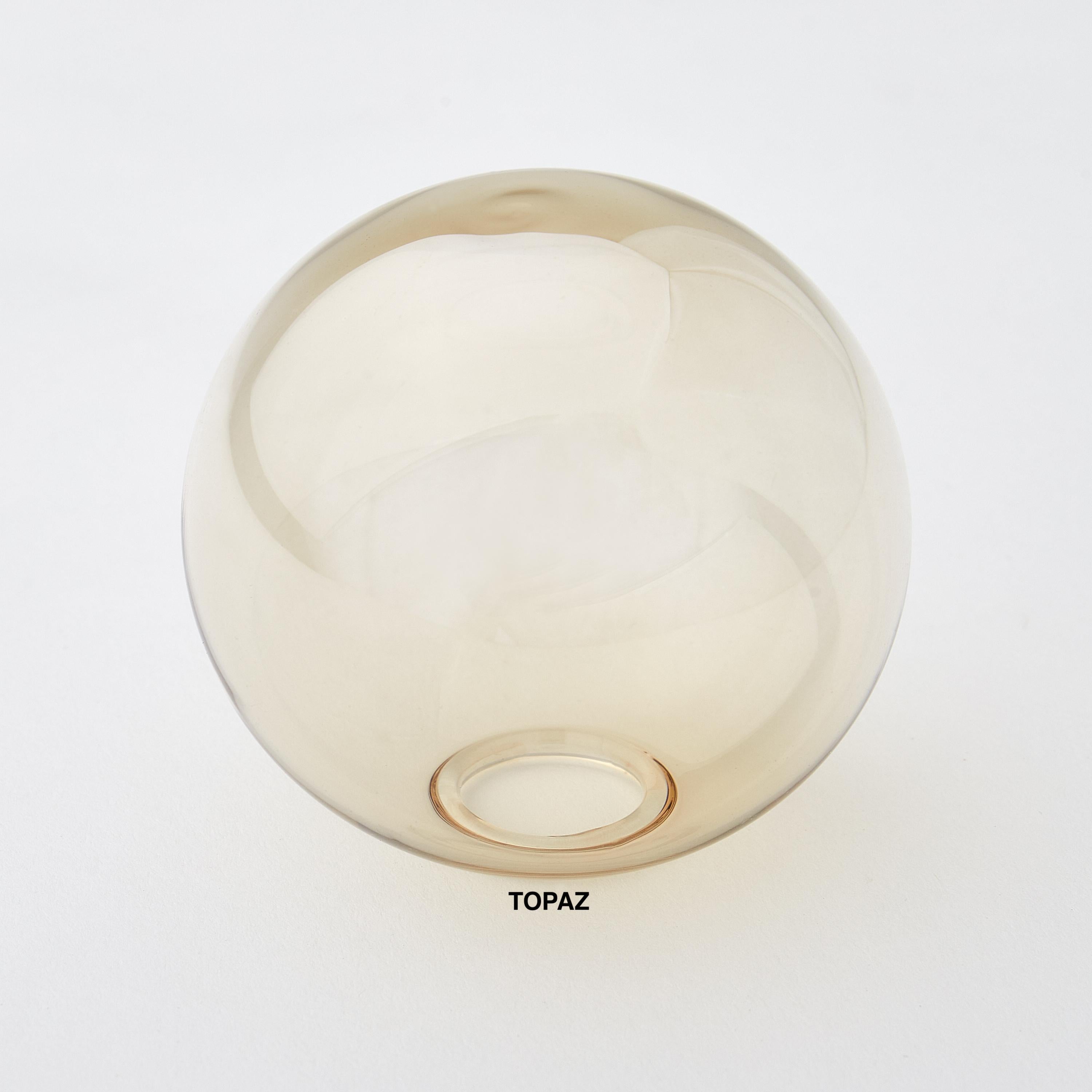 Nos échantillons de finition sont fabriqués à la main et les délais de livraison peuvent varier en fonction de la disponibilité et des files d'attente de production.
Pour connaître les délais de livraison et les frais d'expédition spécifiques,