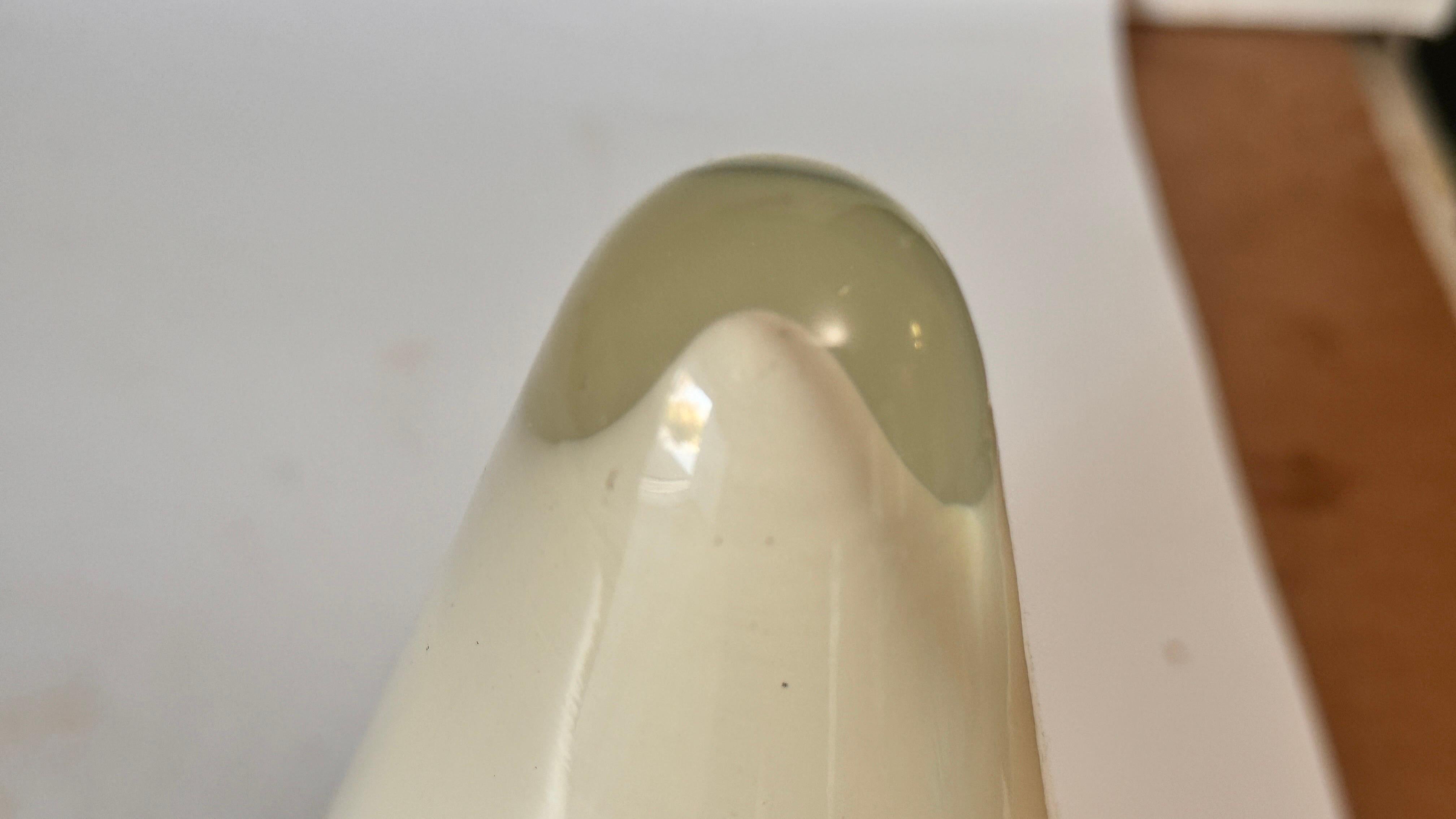 Glaskegel Opaleszierend  Tischlampen Frankreich 1970 im Zustand „Gut“ im Angebot in Auribeau sur Siagne, FR