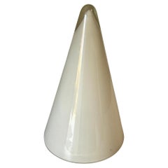 Cono di vetro opalescente  Lampade da tavolo Francia 1970
