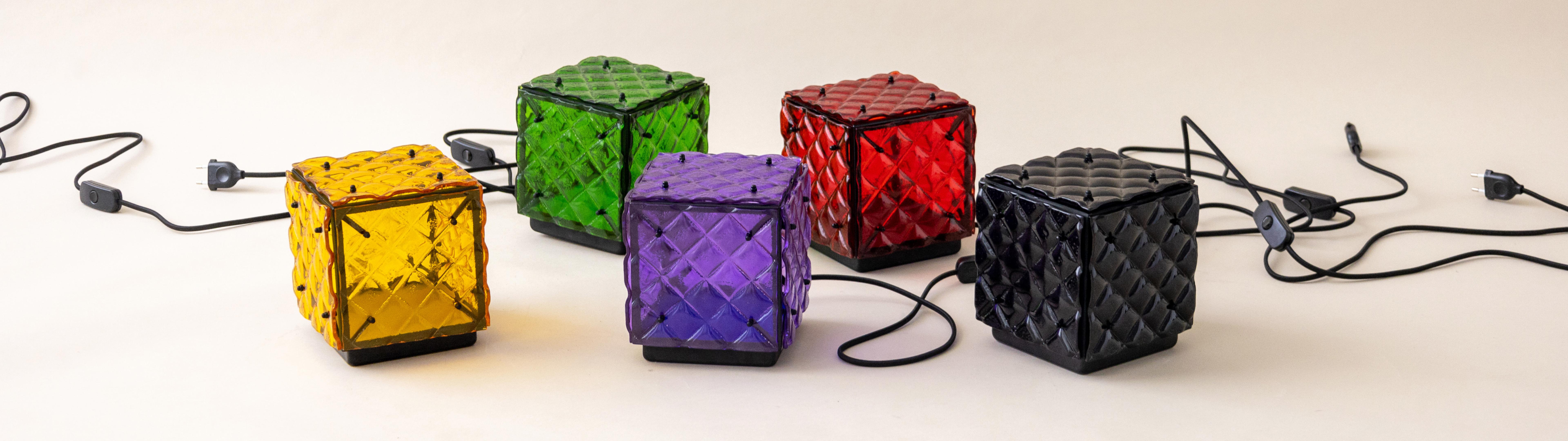 Métal Lampe cubique en verre noir Ambient Light Verre fusionné artisanal Design Contemporary en vente