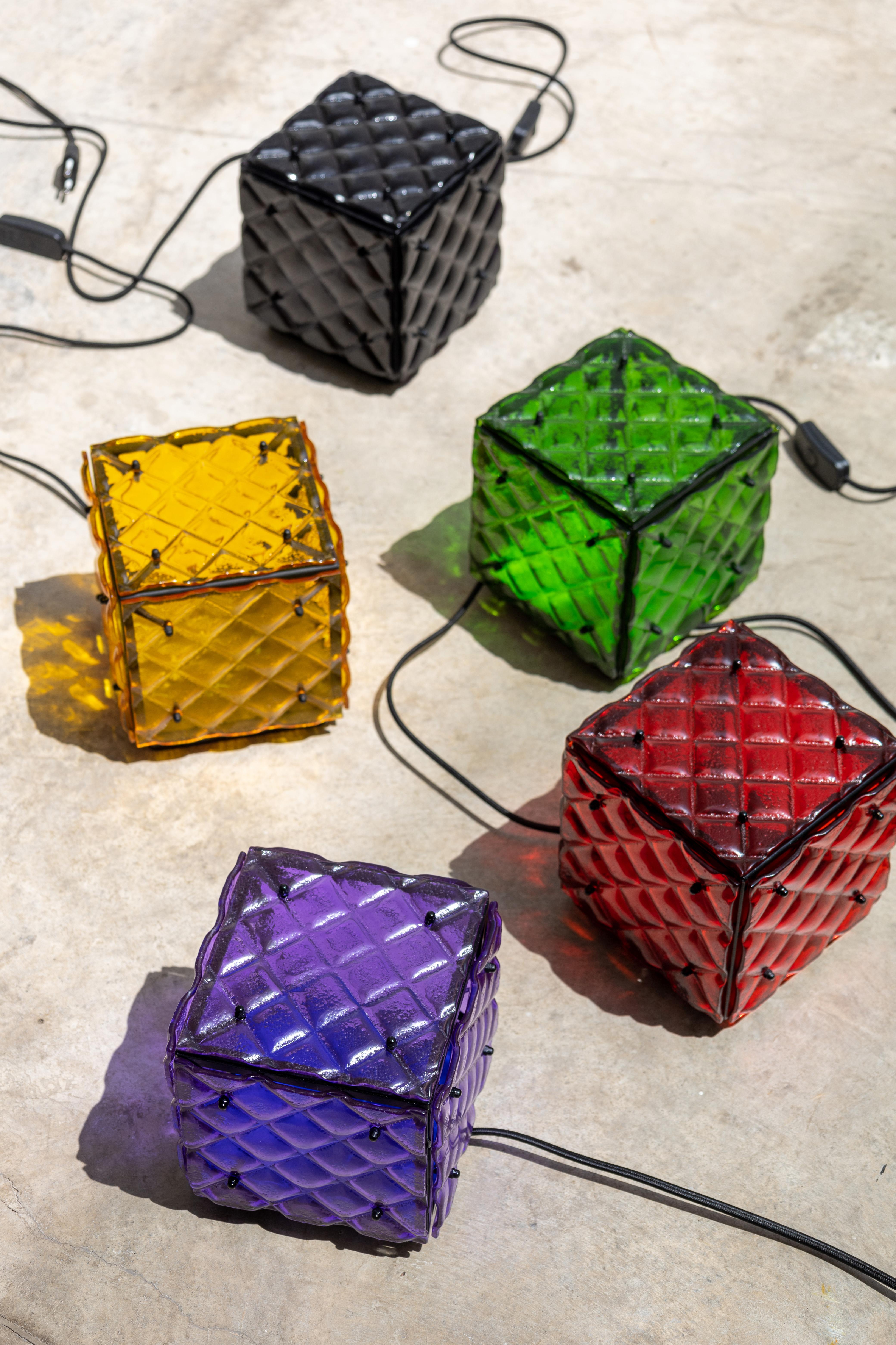 Lampe cubique en verre noir Ambient Light Verre fusionné artisanal Design Contemporary en vente 2