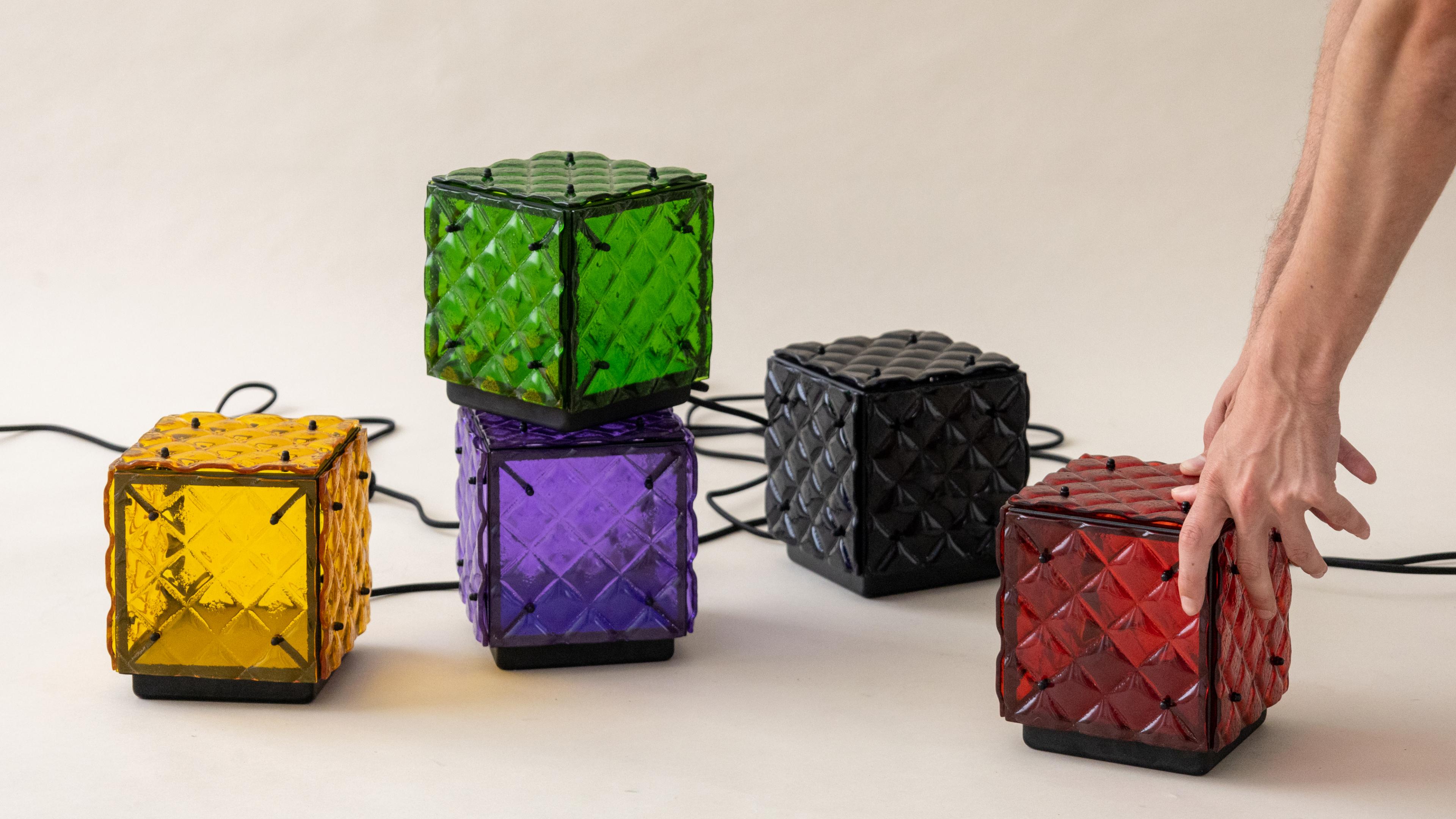 Lampe cubique en verre noir Ambient Light Verre fusionné artisanal Design Contemporary en vente 3