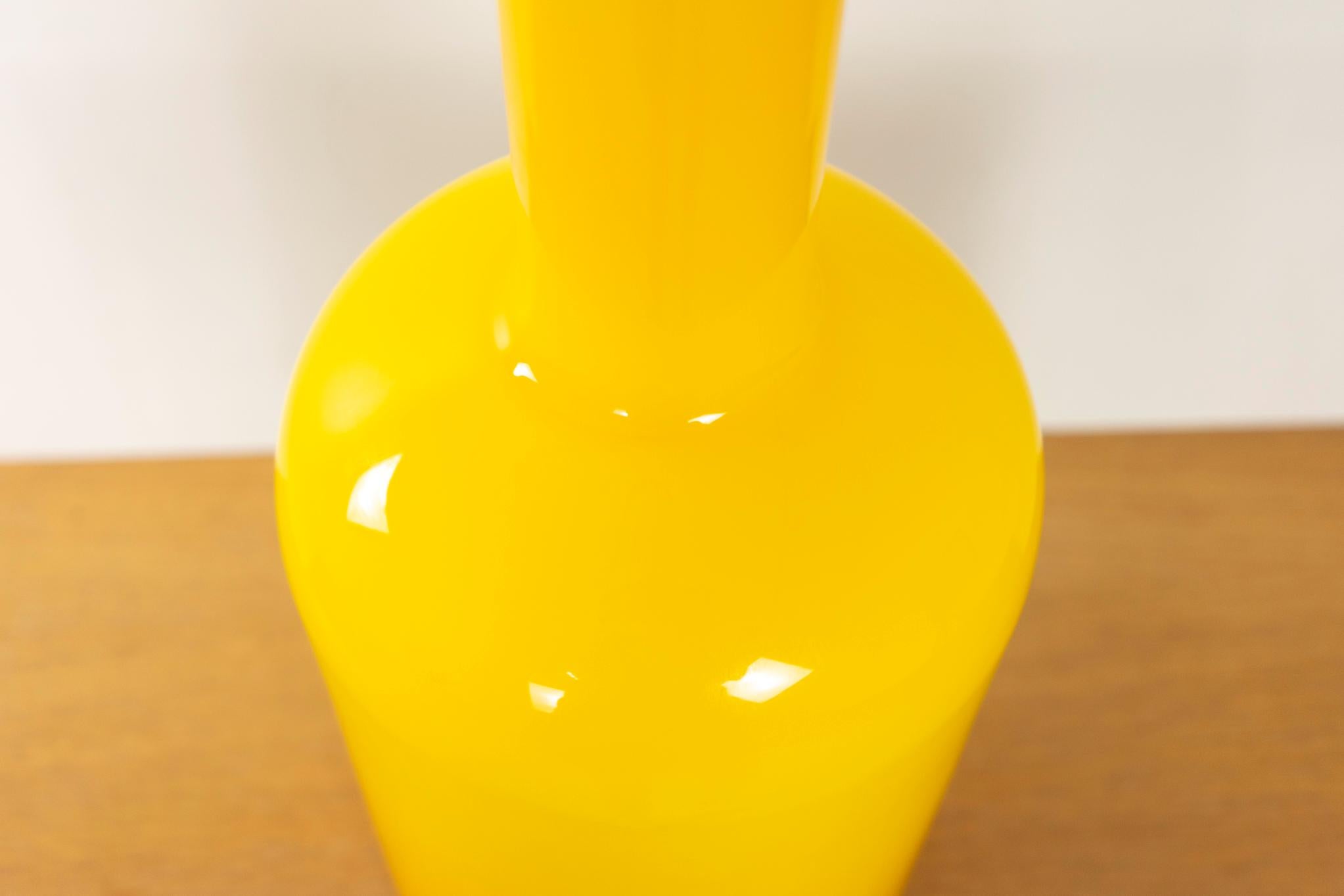 Glass Danish Gluvas Vase by Holmegaard For Sale 2
