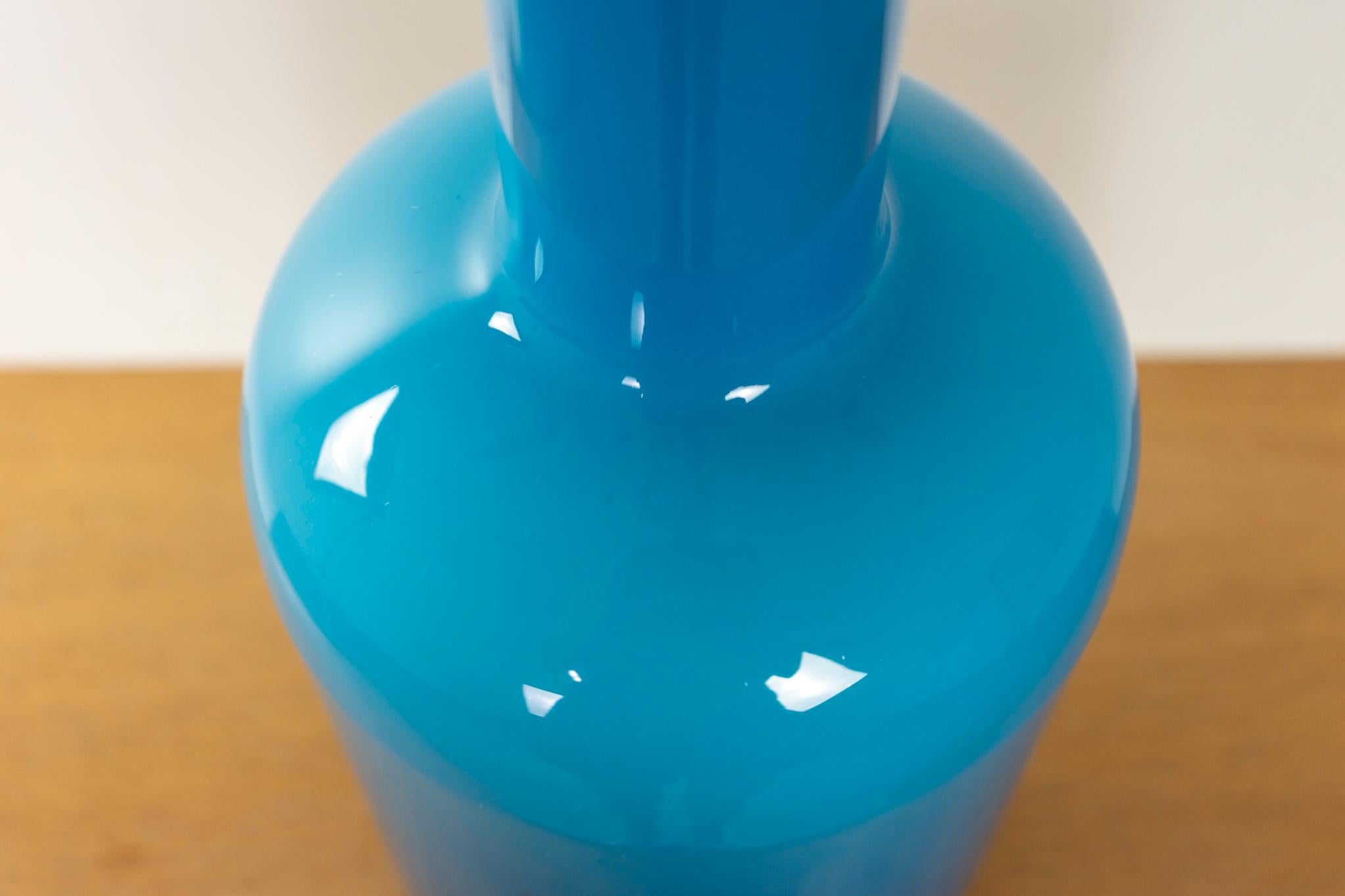 Glass Danish Gluvas Vase by Holmegaard For Sale 3