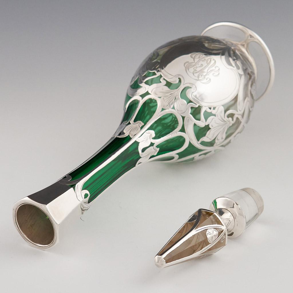 Amerikanische Glaskaraffe aus grünem Glas mit Silberauflage von Gorham (20. Jahrhundert) im Angebot
