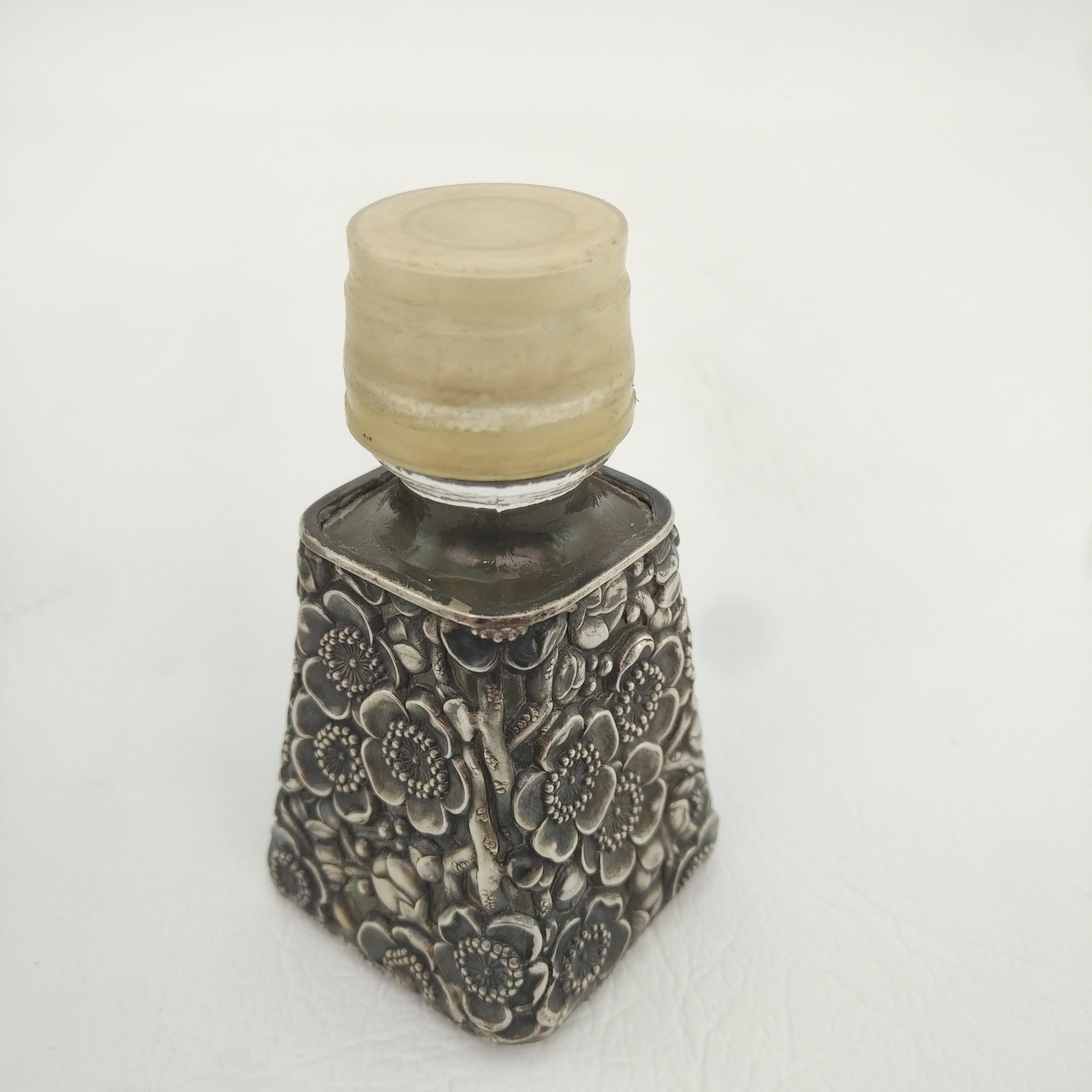 Antique Glass Decanter with Sterling Silver Floral Repose Overlay For Sale 9