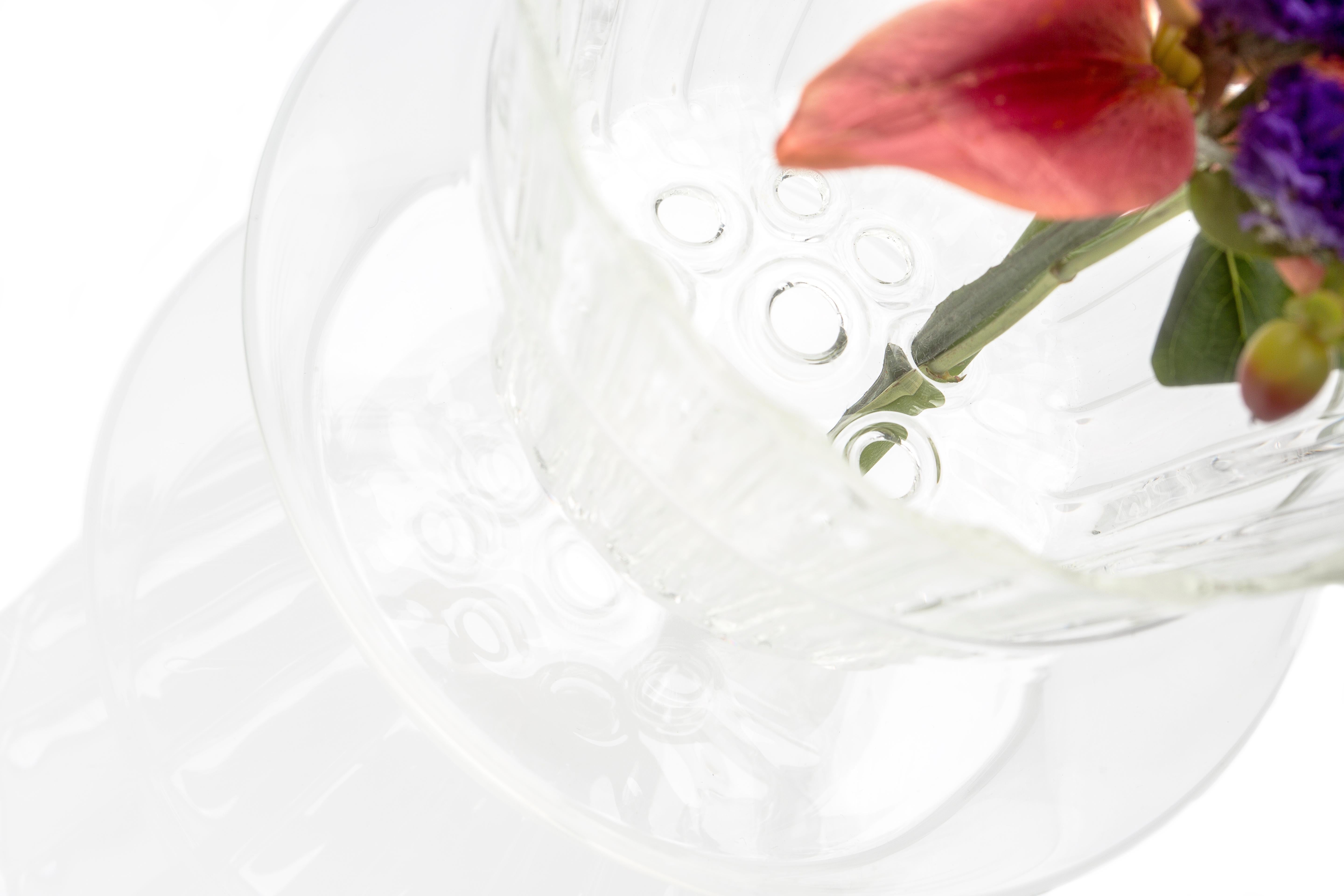 Vase Splash

Dieser Artikel ist auch in den USA erhältlich.

Diese zweiteilige Vase aus tschechischem Klarglas ist sowohl ein Blumenfrosch als auch ein Gefäß für Blumenarrangements. Ob ein einzelner Stiel oder ein komplettes Arrangement, diese Vase