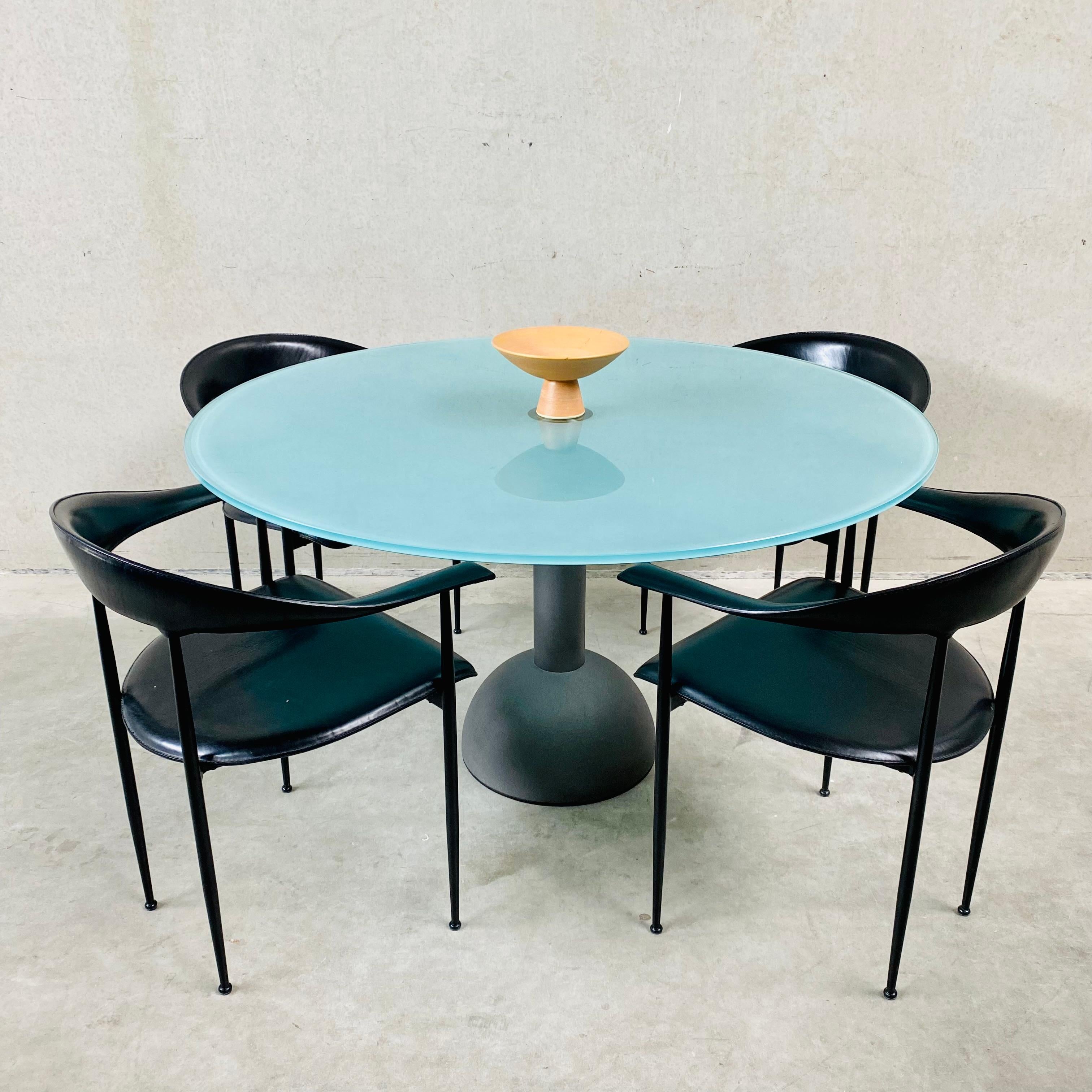 CALICE dining table by Massimo & Lella Vignelli for Poltrona frau, Italy 1980s

Introducing the stunning Glass Dining Table 
