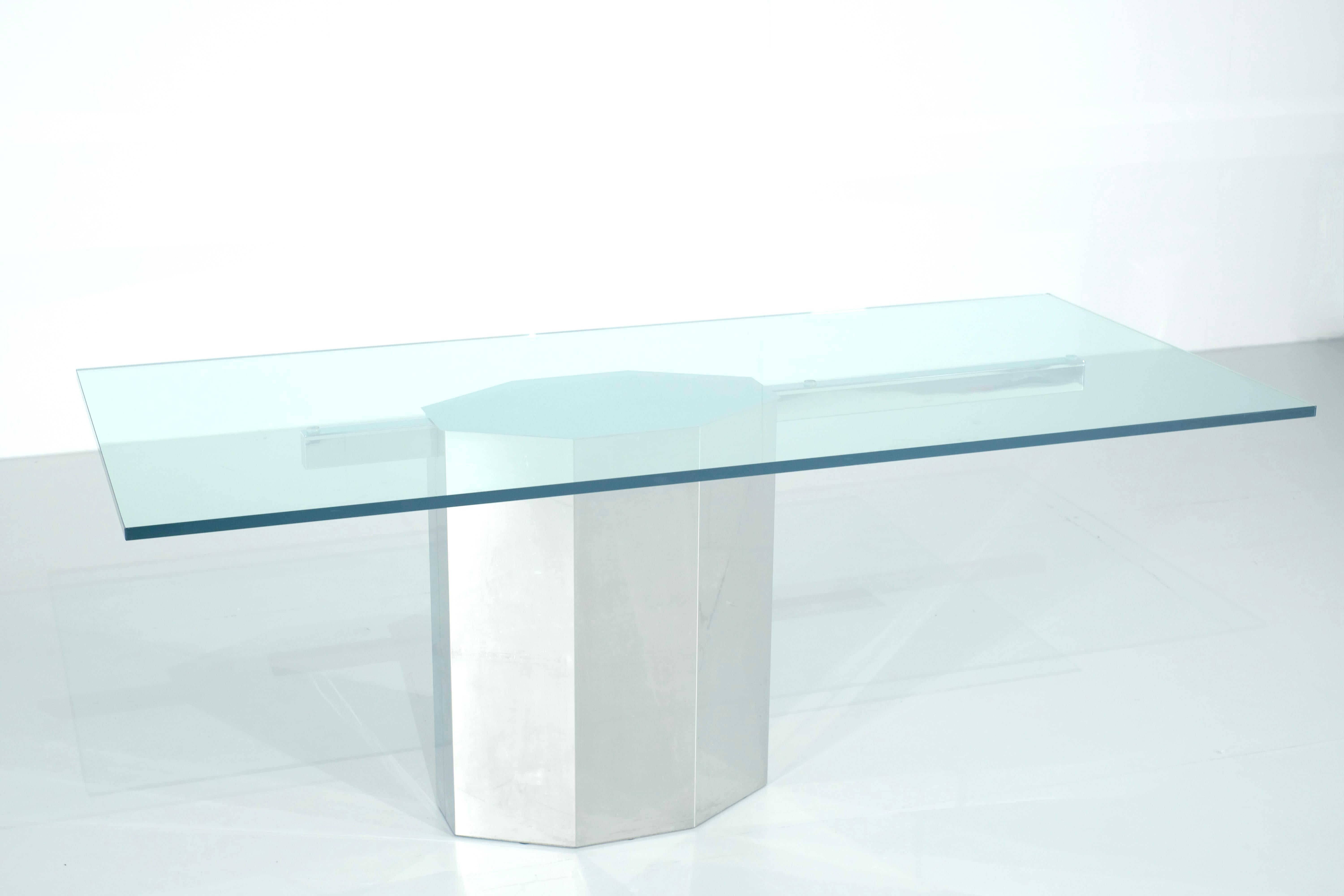 Verre Table de salle à manger en verre sur base chromée, Italie, 1970 en vente