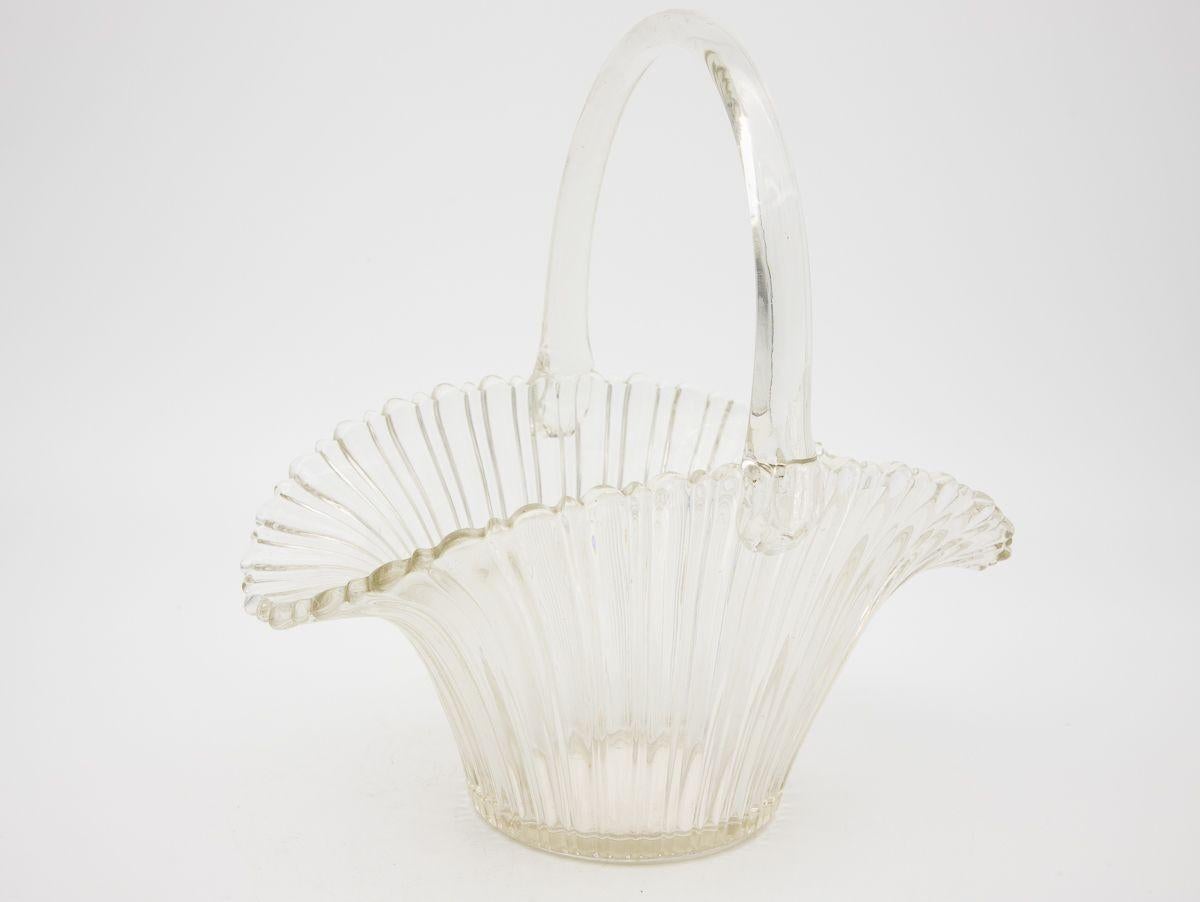 Glass Dish in the Shape of a Basket For Sale 2