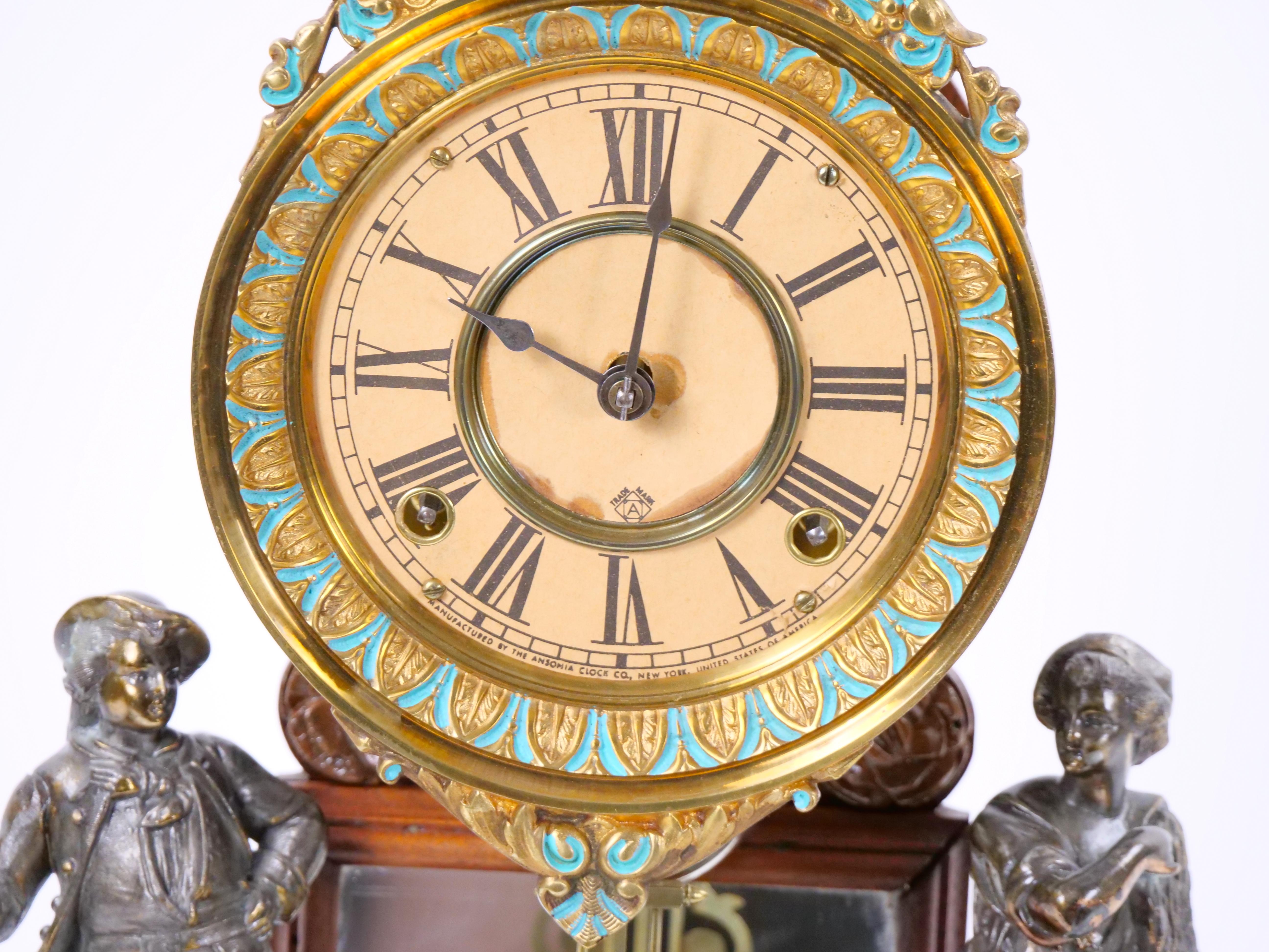 Horloge de cheminée à dôme en verre Base en bronze / Wood Face en porcelaine en vente 6