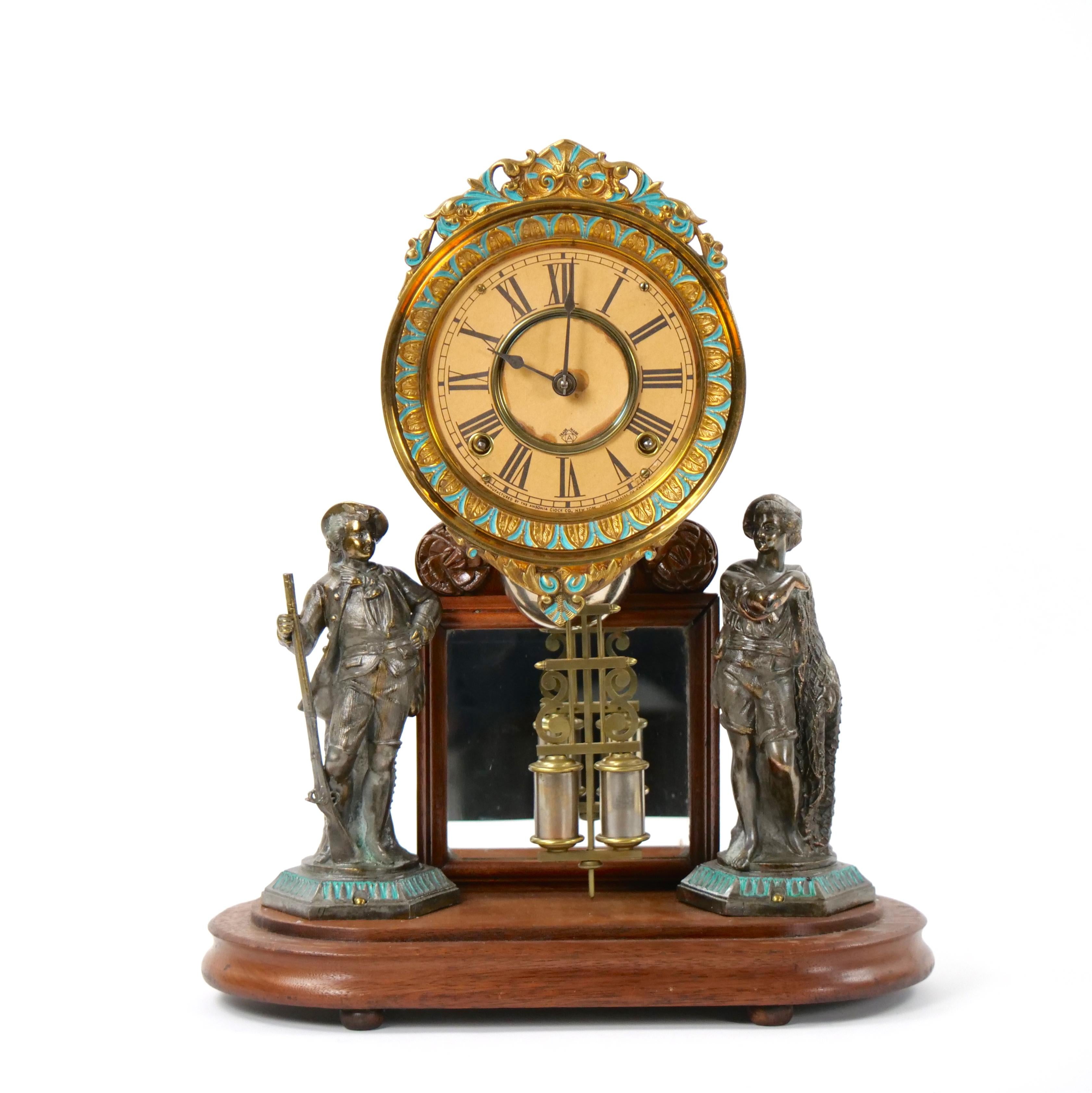 Américain Horloge de cheminée à dôme en verre Base en bronze / Wood Face en porcelaine en vente
