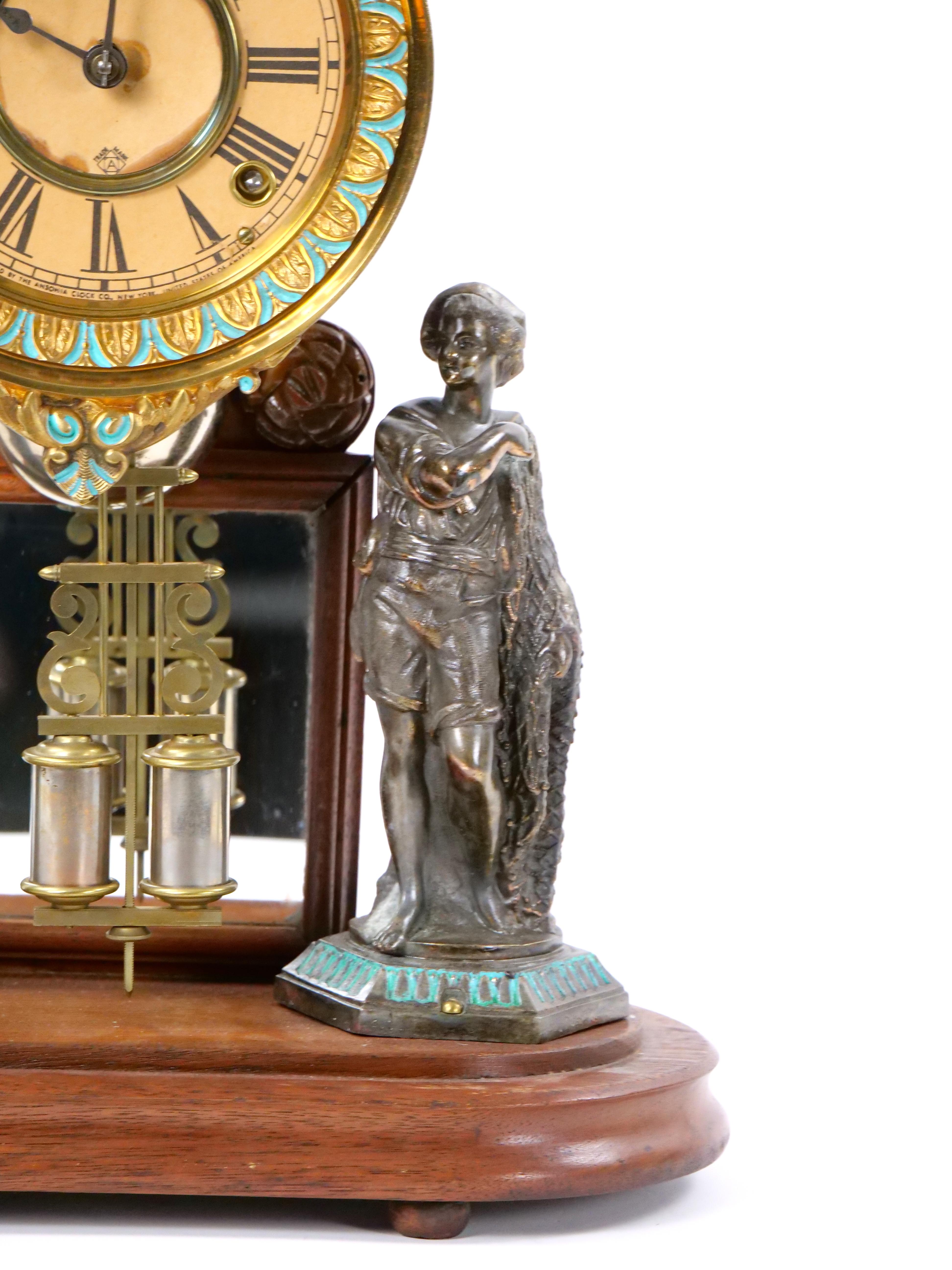 Horloge de cheminée à dôme en verre Base en bronze / Wood Face en porcelaine en vente 2