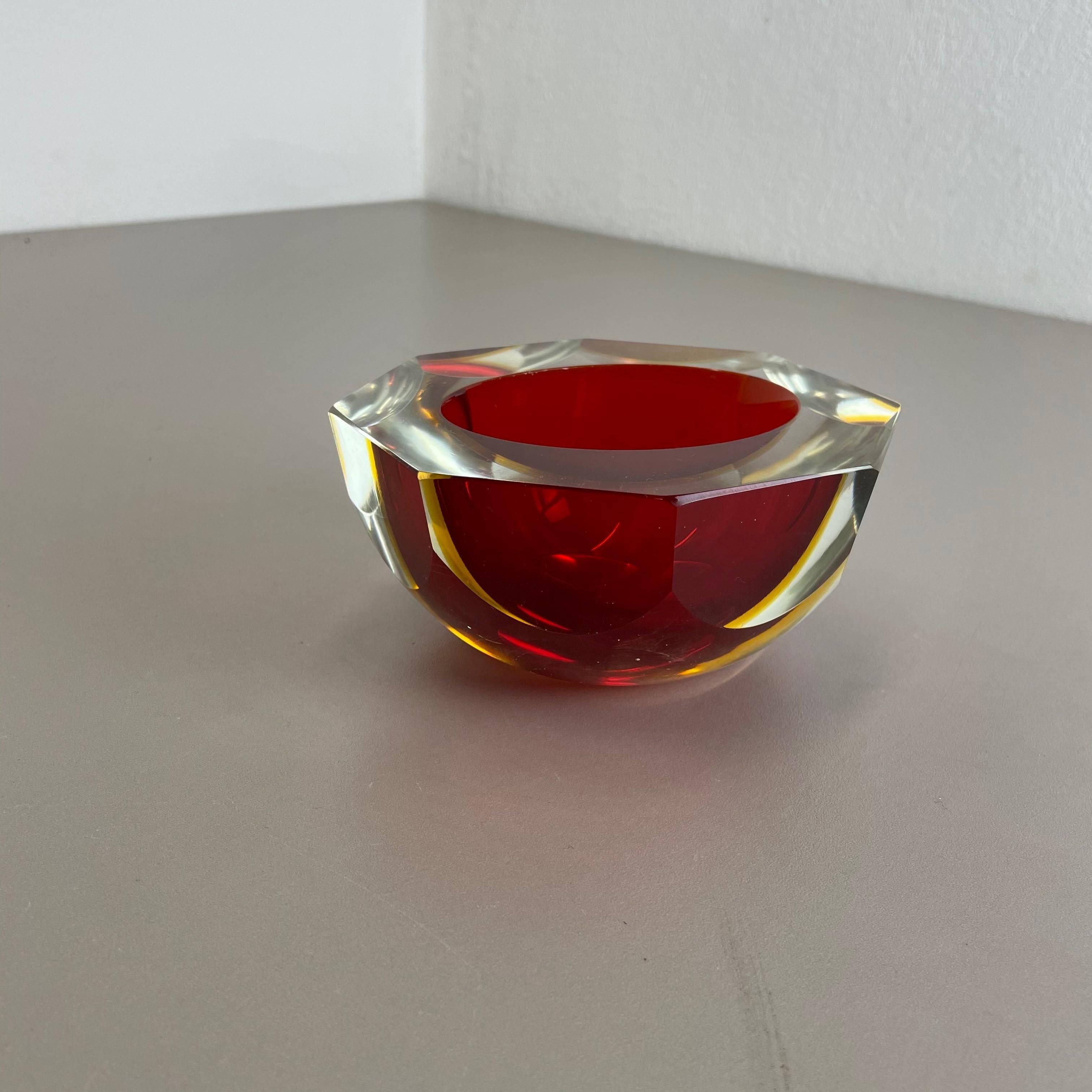 Mid-Century Modern Glass Faceted Sommerso Bowl Element Ashtray Flavio Poli Attributed Murano, Italy