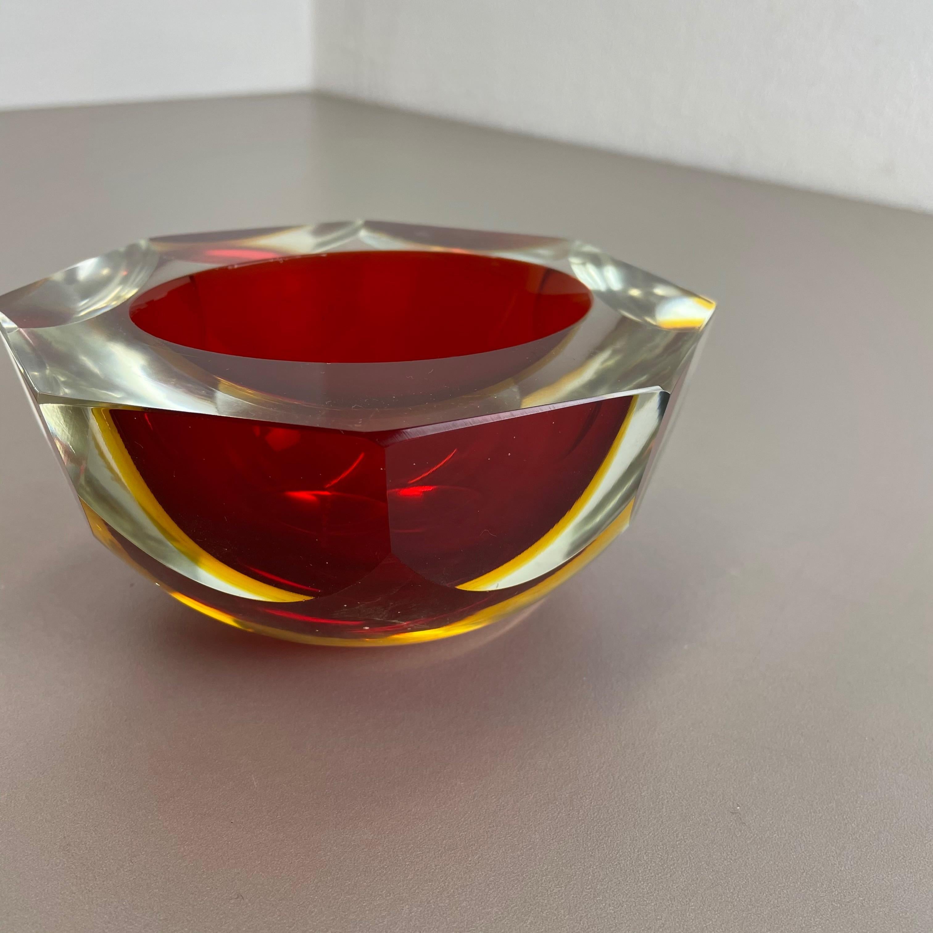 Glass Faceted Sommerso Bowl Element Ashtray Flavio Poli Attributed Murano, Italy In Good Condition In Kirchlengern, DE