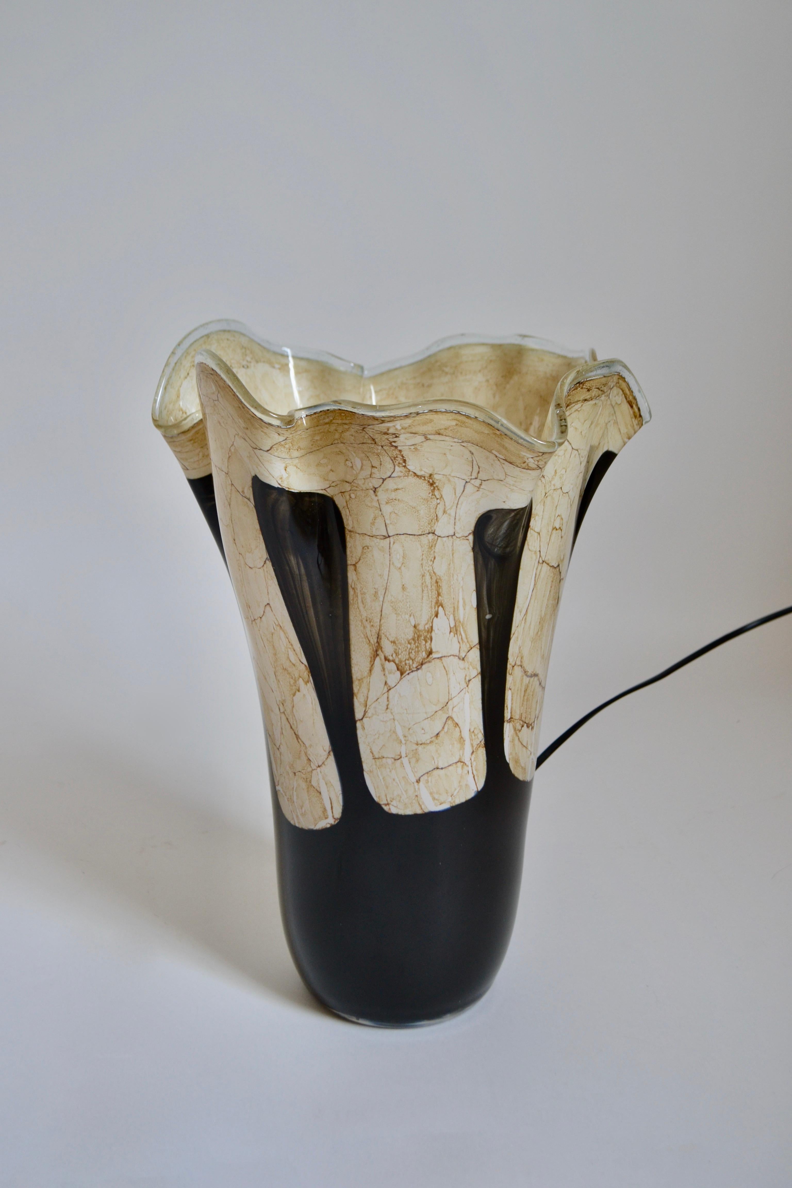 Fazzoletto / handkerchief shaped Italian glass table lamp by Murano with cream and black marble design from the 1960s. UK plug.