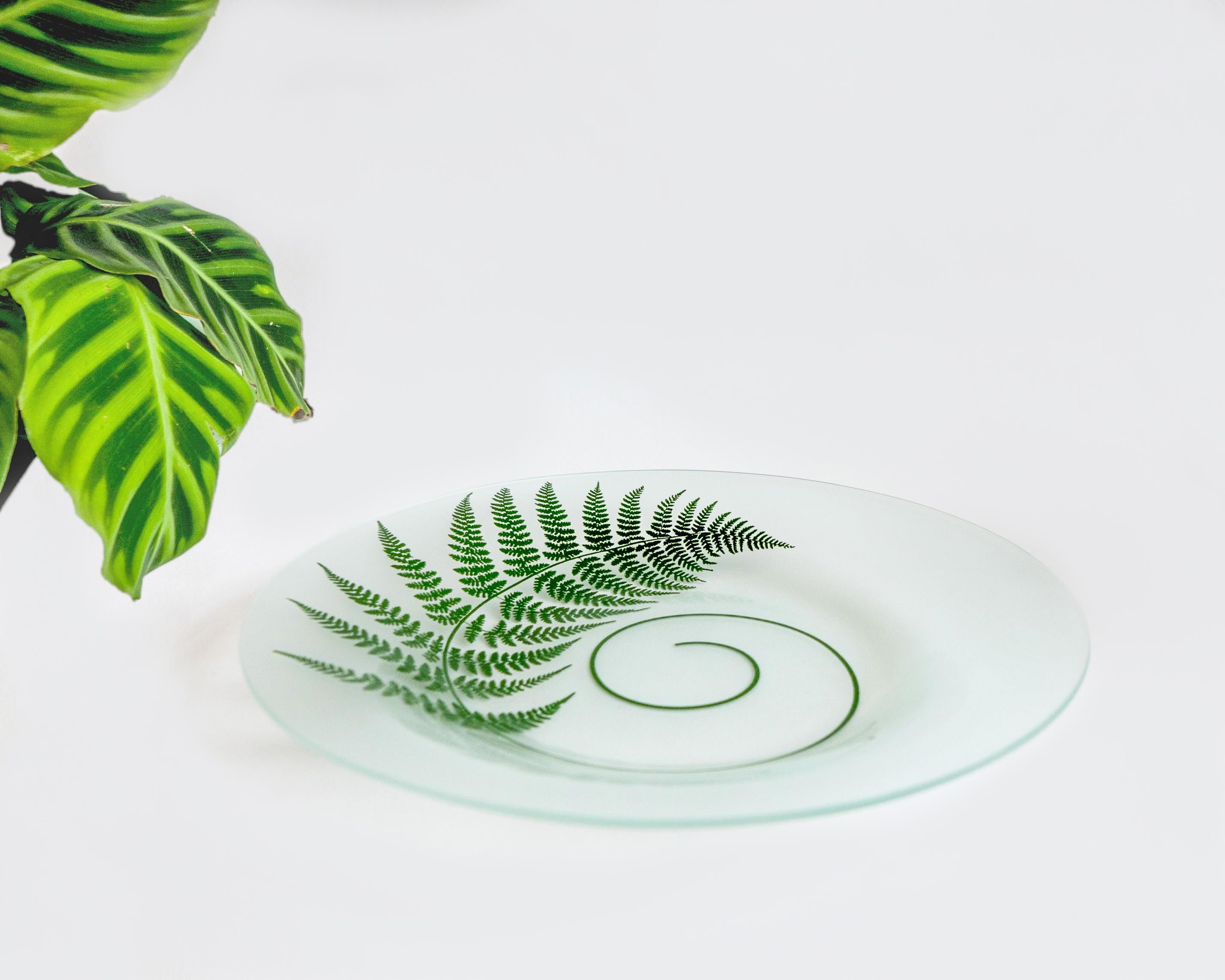 Glass Fern Serving Bowl by Judy Smilow In New Condition In New York, NY