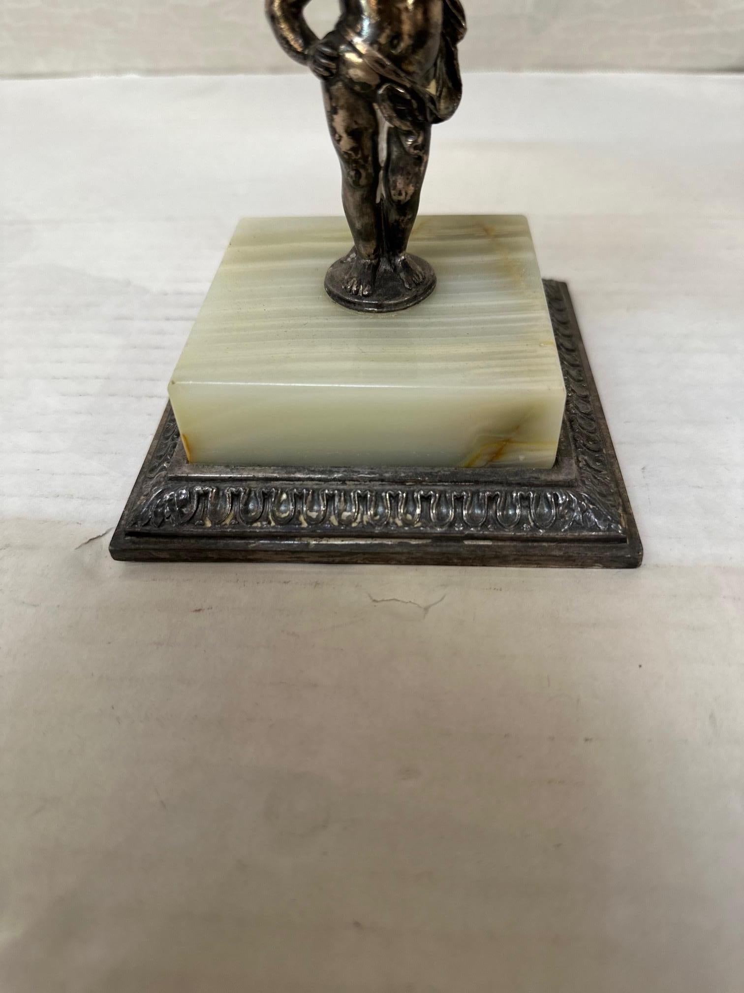 Glass Figural Centerpiece In Excellent Condition For Sale In Dallas, TX