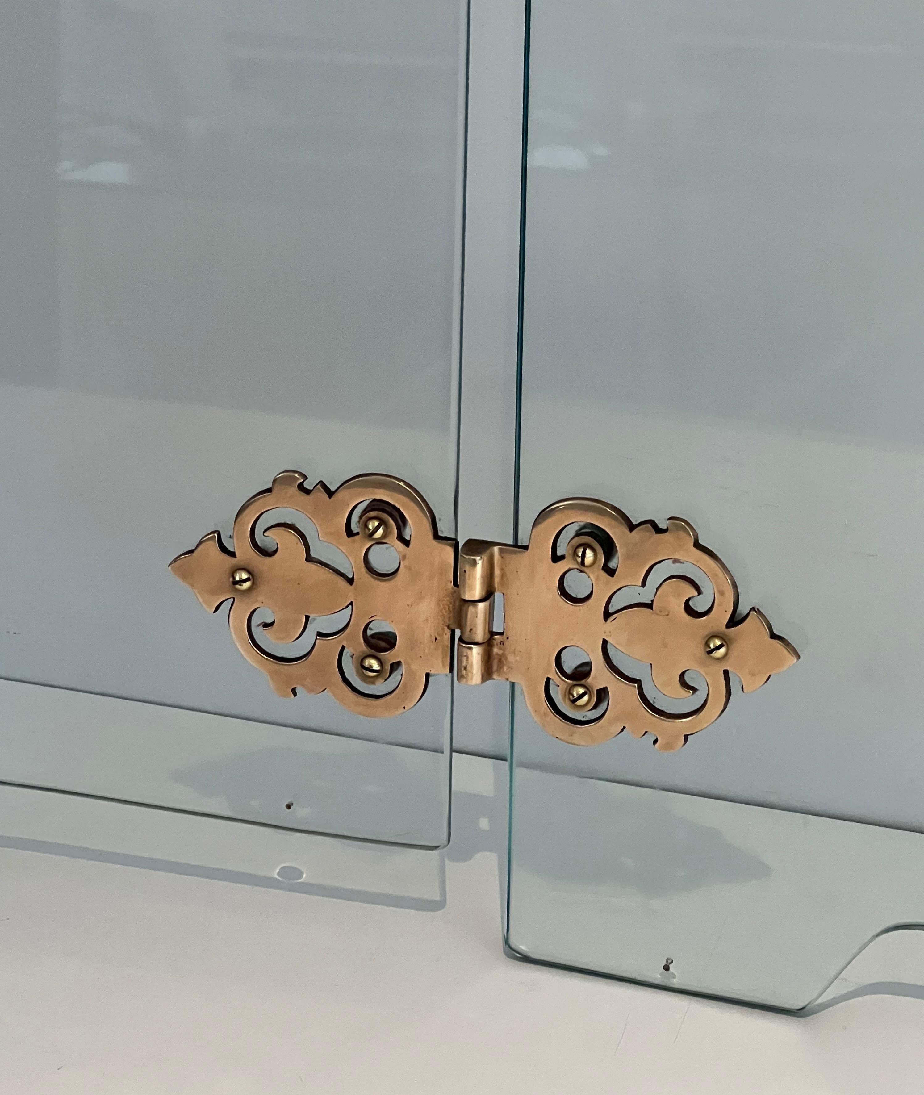 Kaminschirm aus Glasglas mit Bronzegriffen im Angebot 3