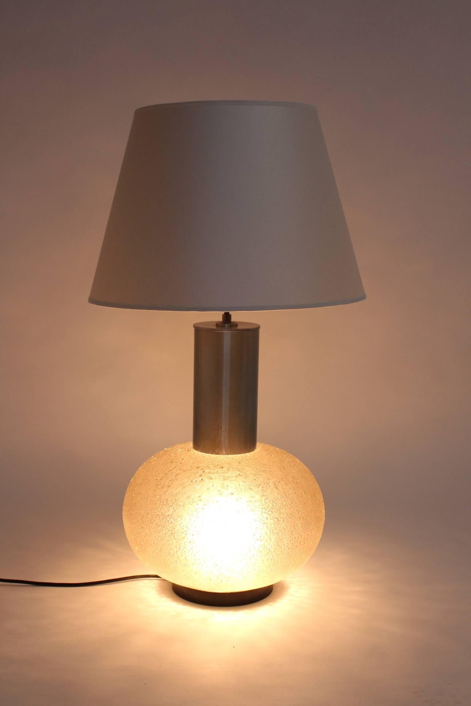Allemand Lampadaire en verre vintage de l'ère spatiale par Doria, Allemagne, années 1970 en vente