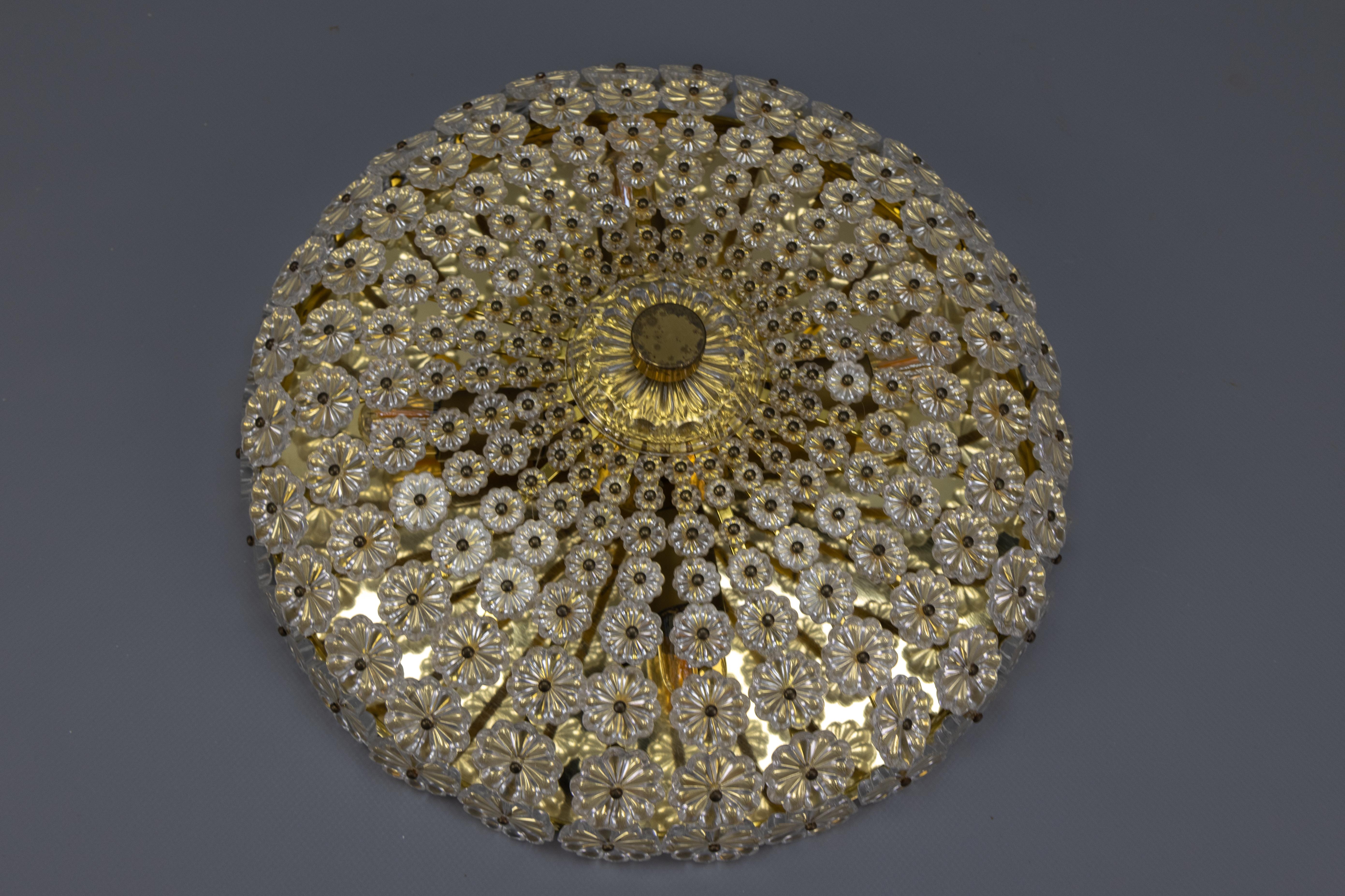 Plafoniera in ottone e fiori di vetro di Emil Stejnar per H. Richter del 1950 in vendita 9
