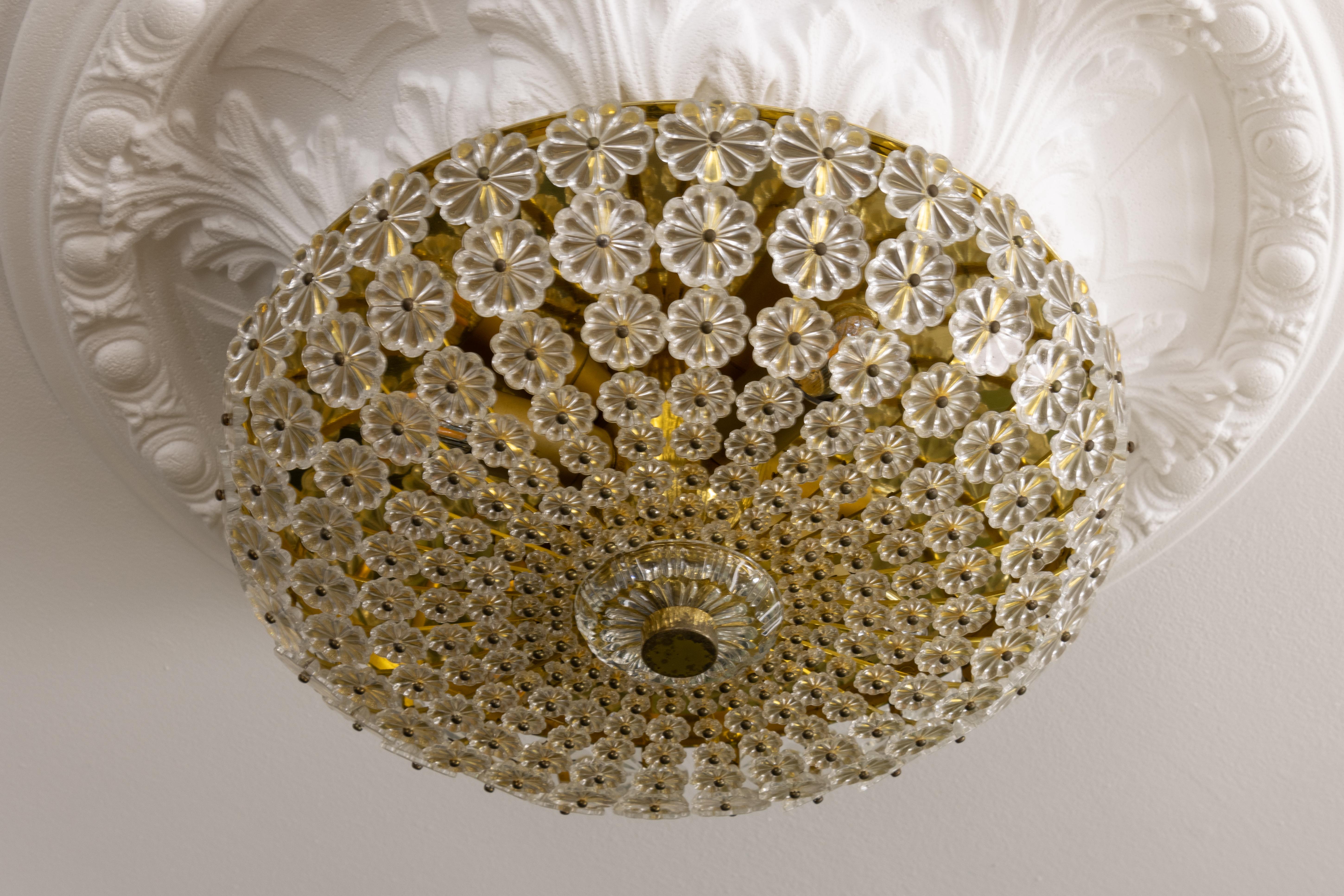 Space Age Plafoniera in ottone e fiori di vetro di Emil Stejnar per H. Richter del 1950 in vendita