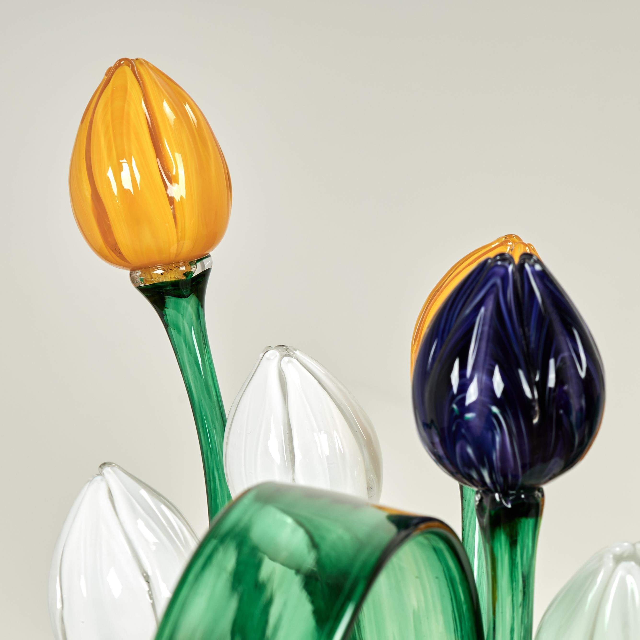 Mid-Century moderno Glass Flower Sculpture in a Vase by Phil O'Reilly in vendita