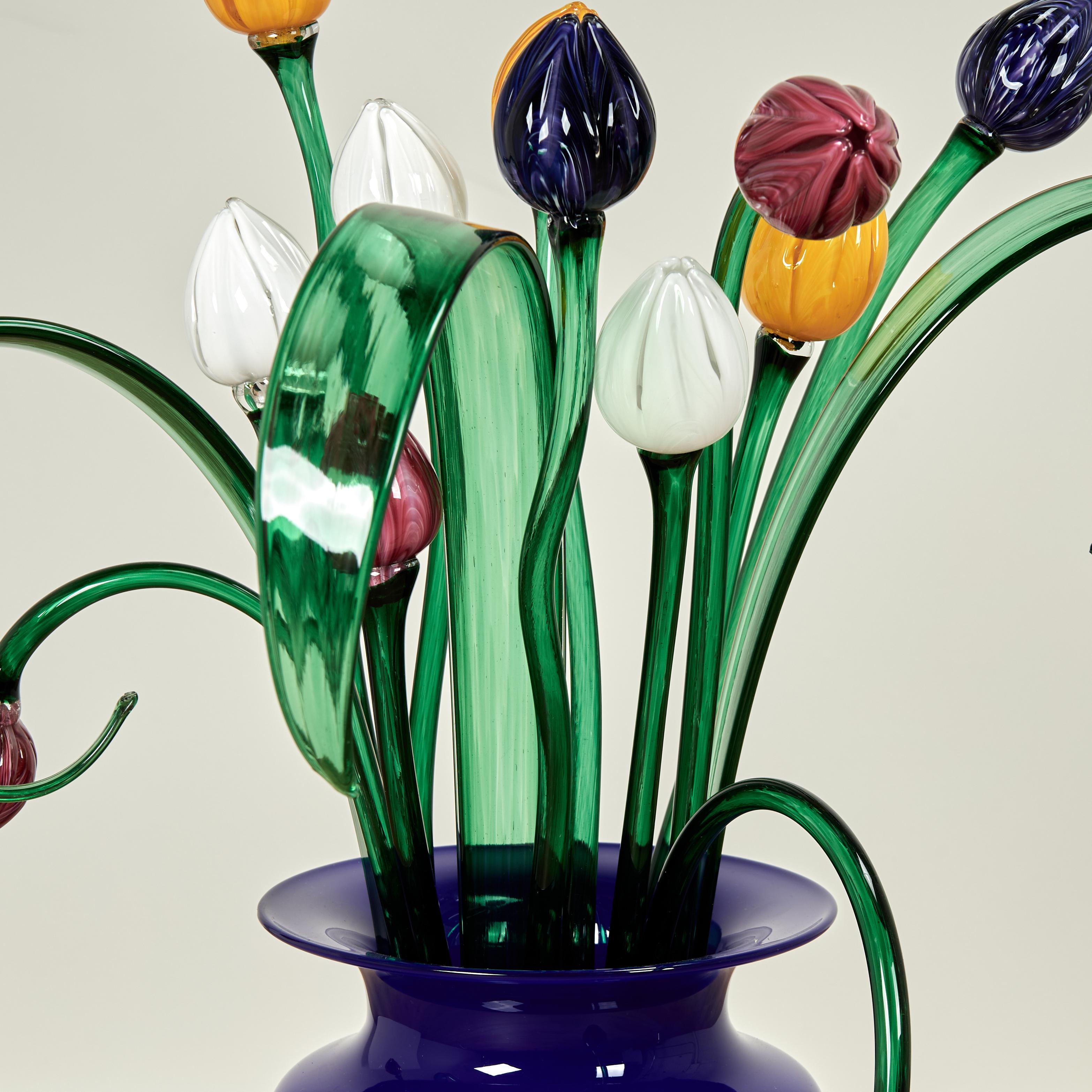 Fatto a mano Glass Flower Sculpture in a Vase by Phil O'Reilly in vendita