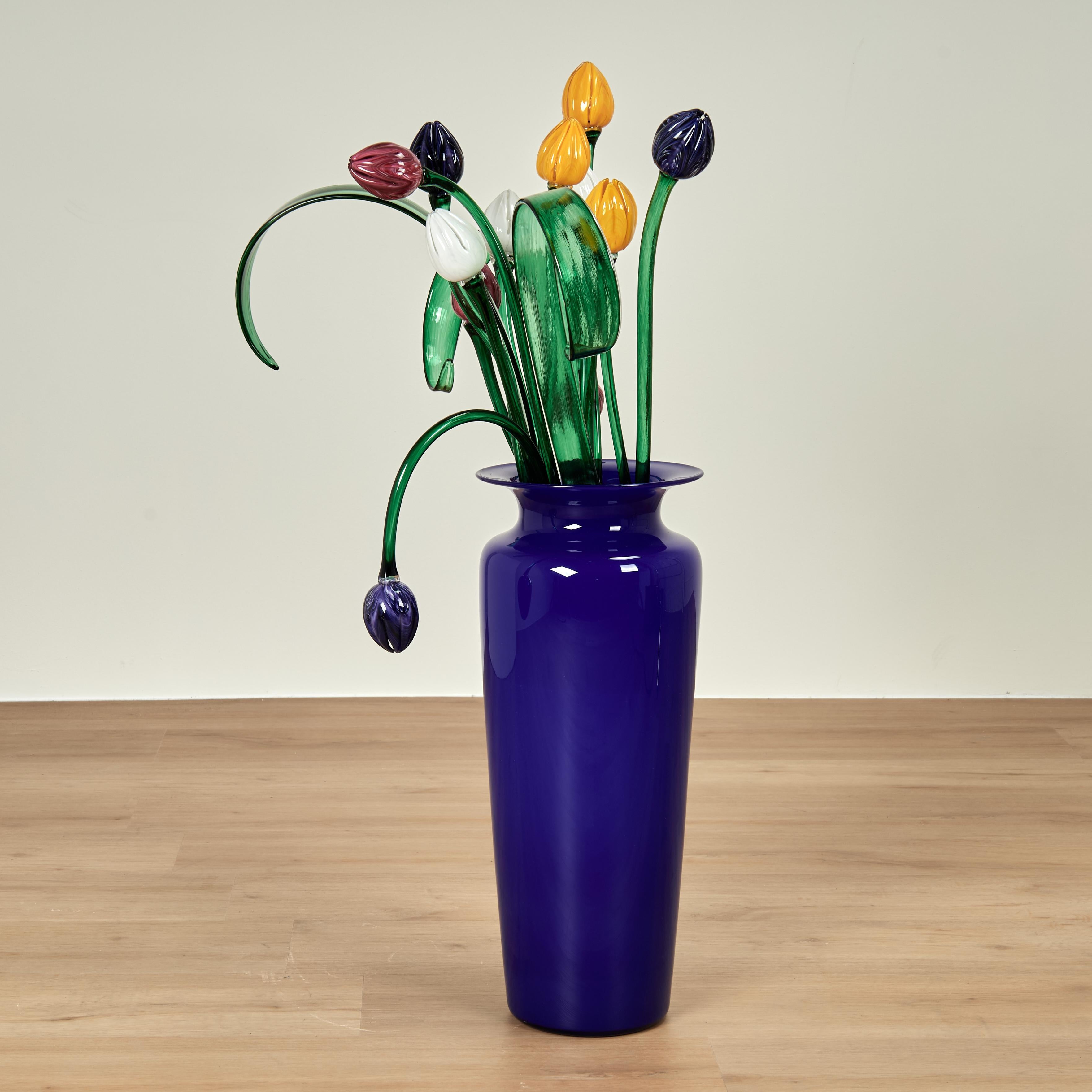Vetro Glass Flower Sculpture in a Vase by Phil O'Reilly in vendita