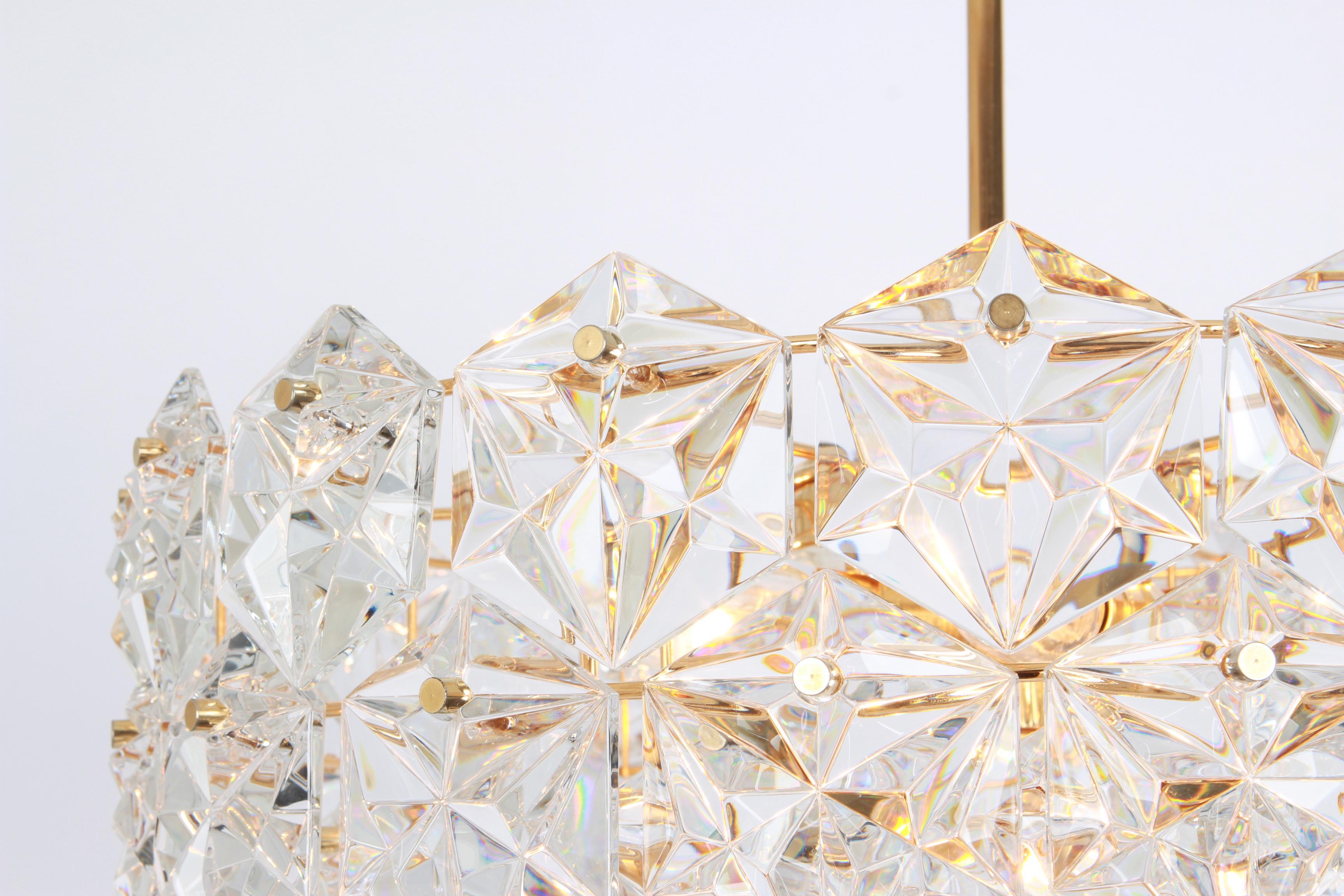 Verre pour le lustre Kinkeldey, laiton doré et verre cristal, partie fendue Bon état - En vente à Aachen, NRW