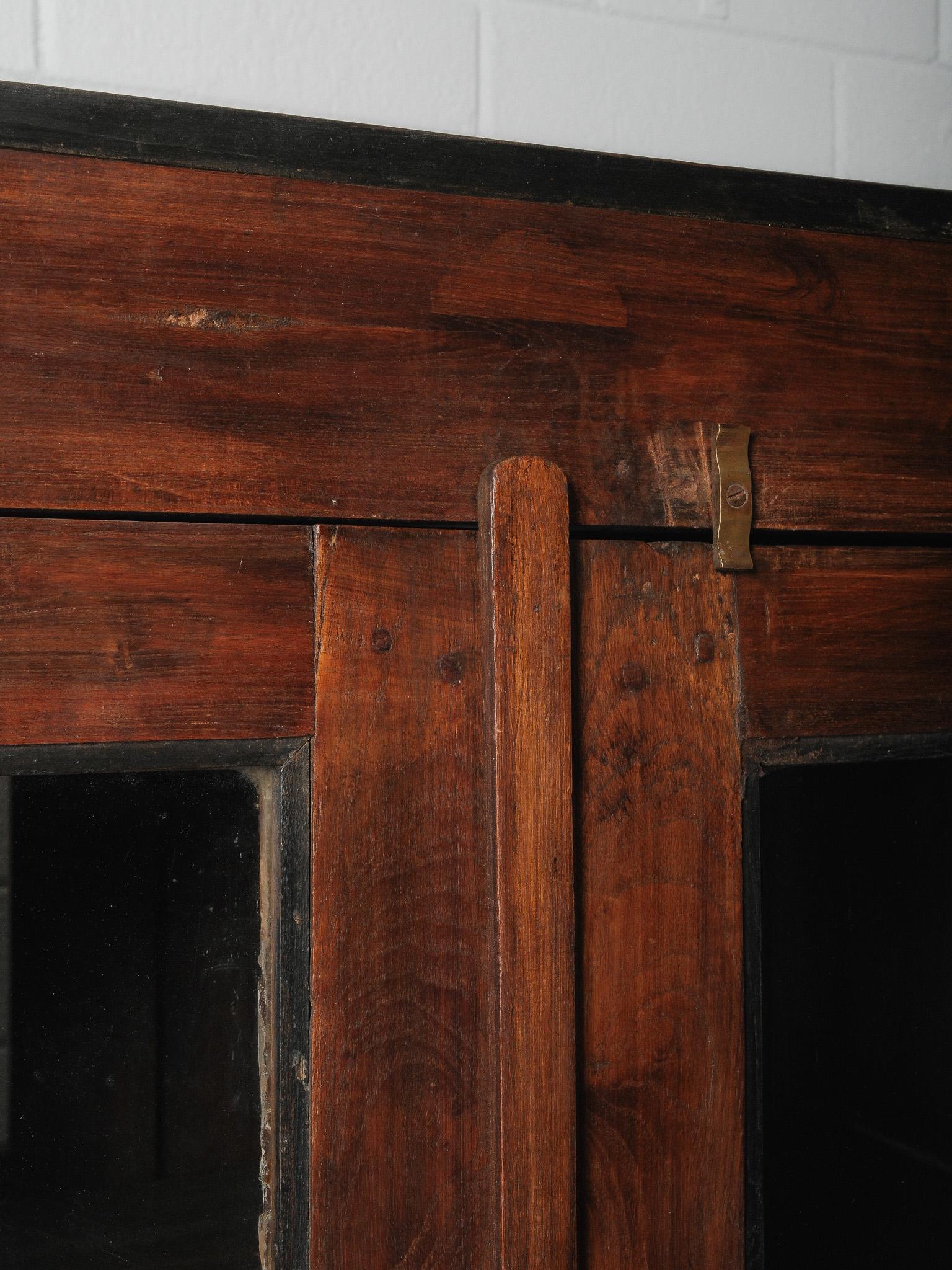 Glass-Front Wood Cabinet with Dual-Sided Doors siglo XX en venta