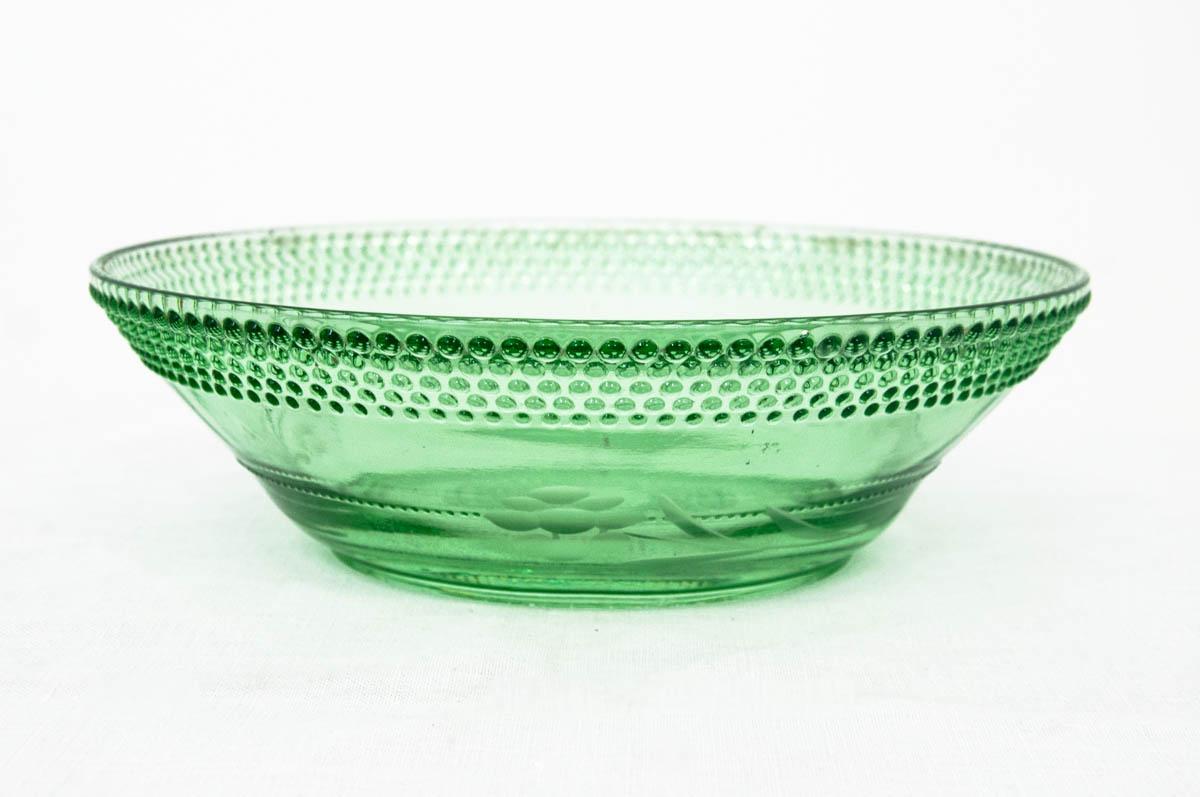 Grüne Glasschale.

Hergestellt in Polen.

Sehr guter Zustand, keine Schäden.

Abmessungen:

höhe 6,5 cm / Durchmesser 22,5 cm.