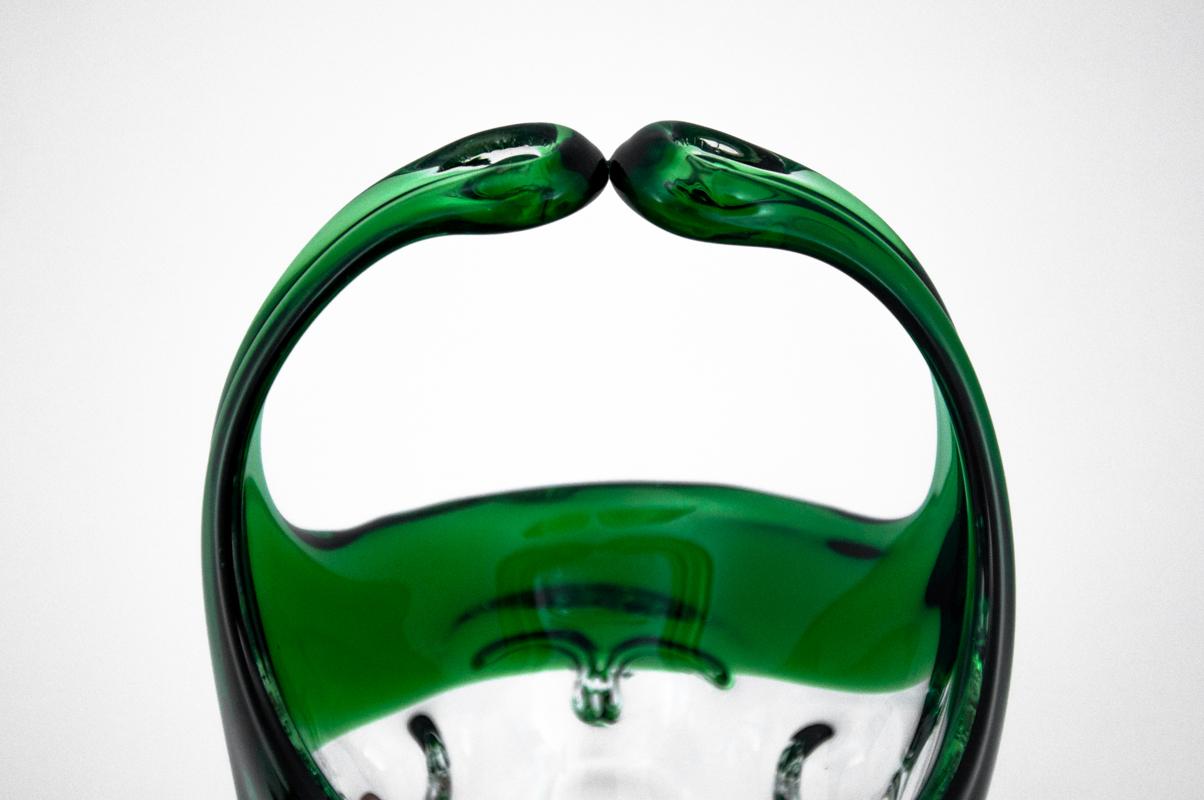 Grüner dekorativer Korb aus Glas, Tschechoslowakei, 1960er Jahre im Zustand „Gut“ im Angebot in Chorzów, PL