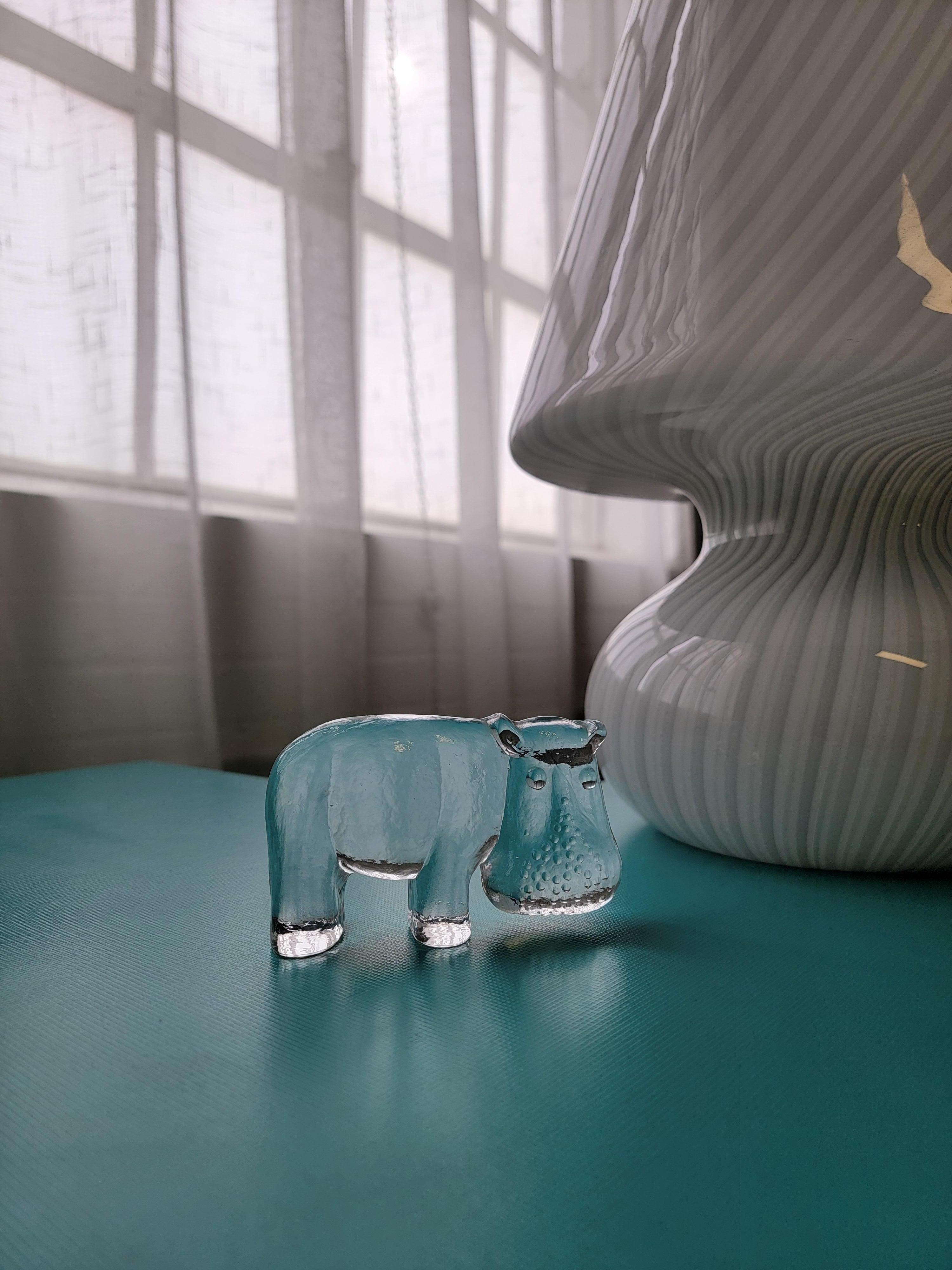 Glass Hippopotamus Paperweight By Bertil Vallien For Kosta Boda In Good Condition For Sale In Toronto, ON