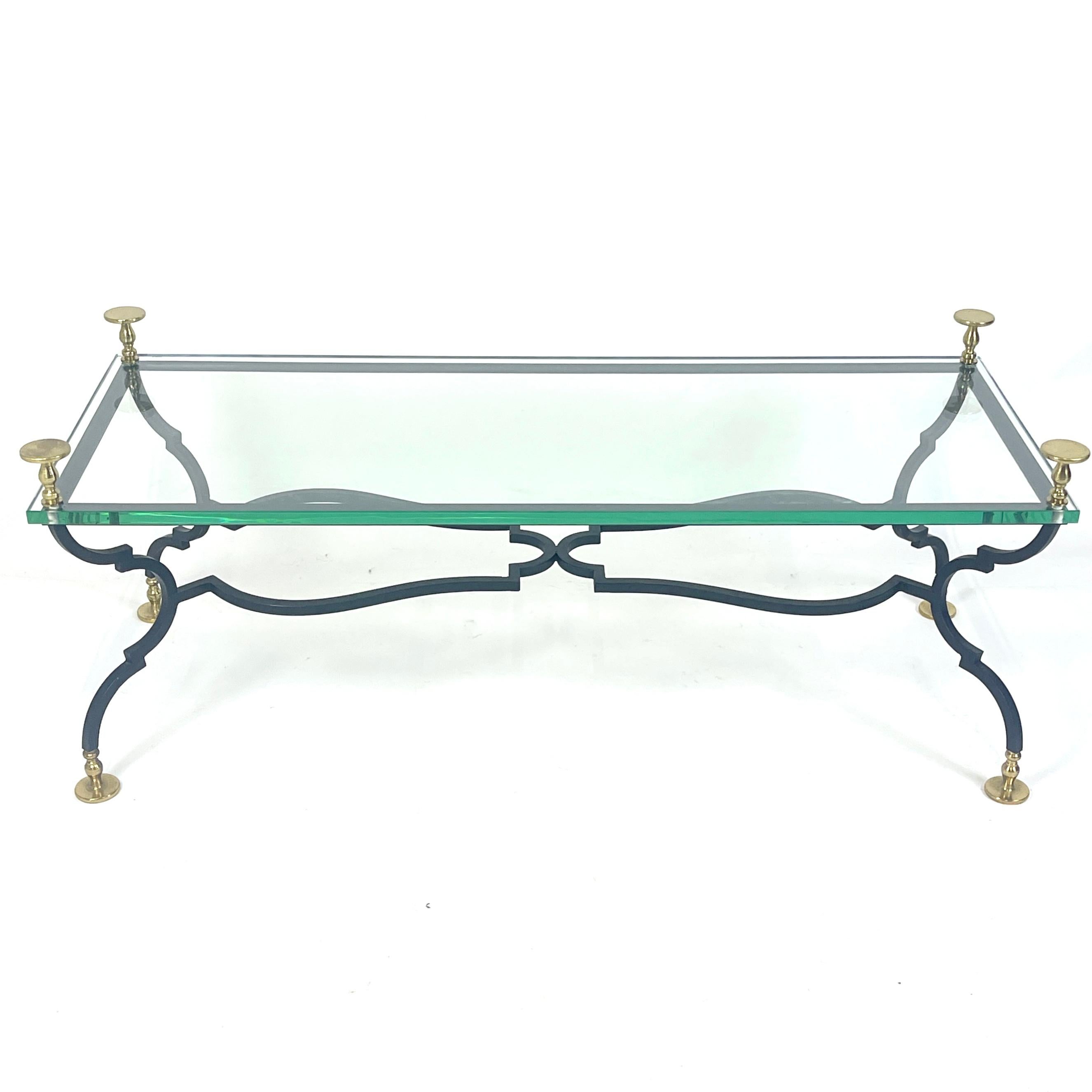 20ième siècle Table basse en verre, fer et laiton Manière néoclassique Giocometti ou Maison Jansen en vente