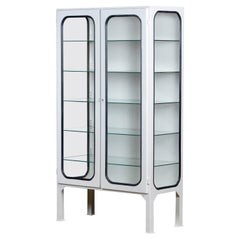 Armoire médicale en verre et en fer, 1970