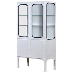 Gabinete médico de cristal y hierro, década de 1970