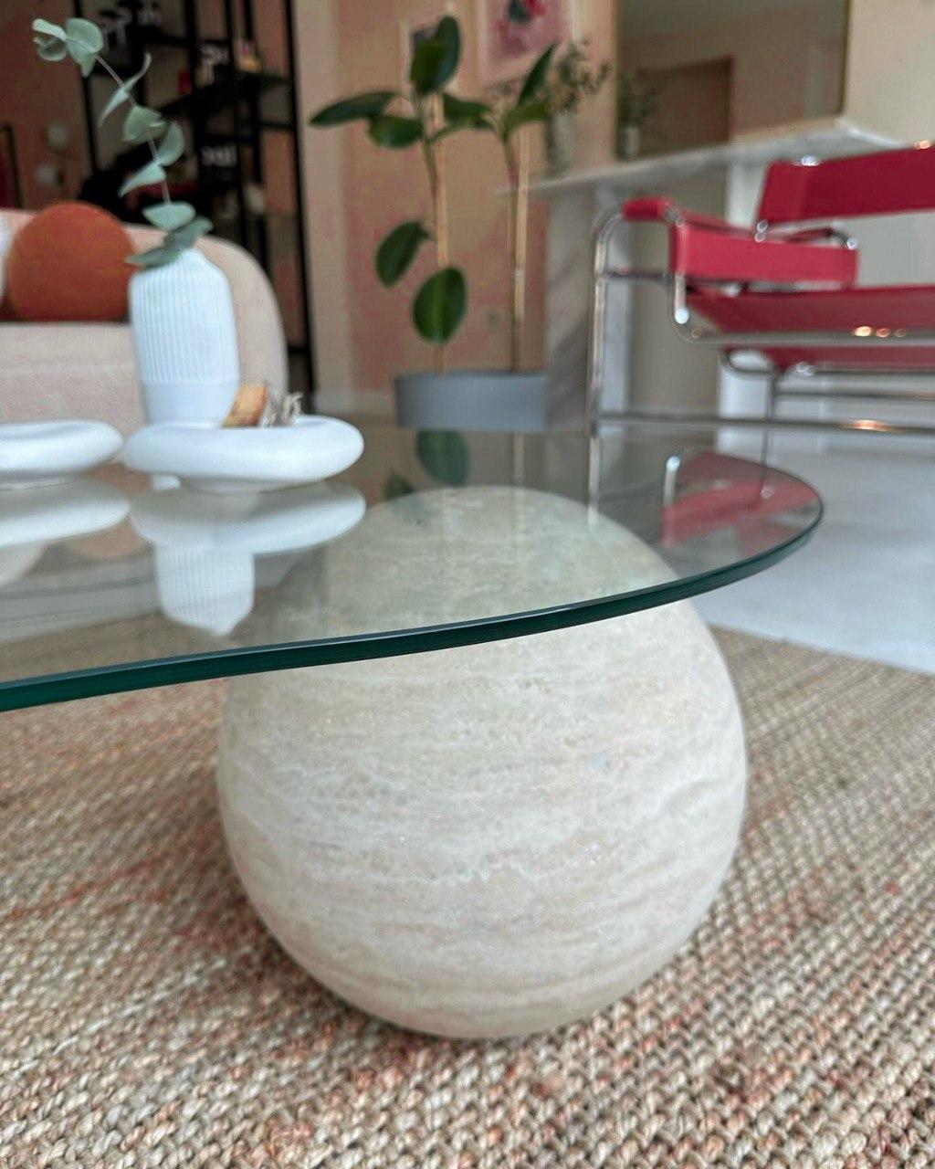 TABLE BASSE EN TRAVERTIN ET MARBRE DE VERRE

Type de marbre : Travertin
Dimensions : 47