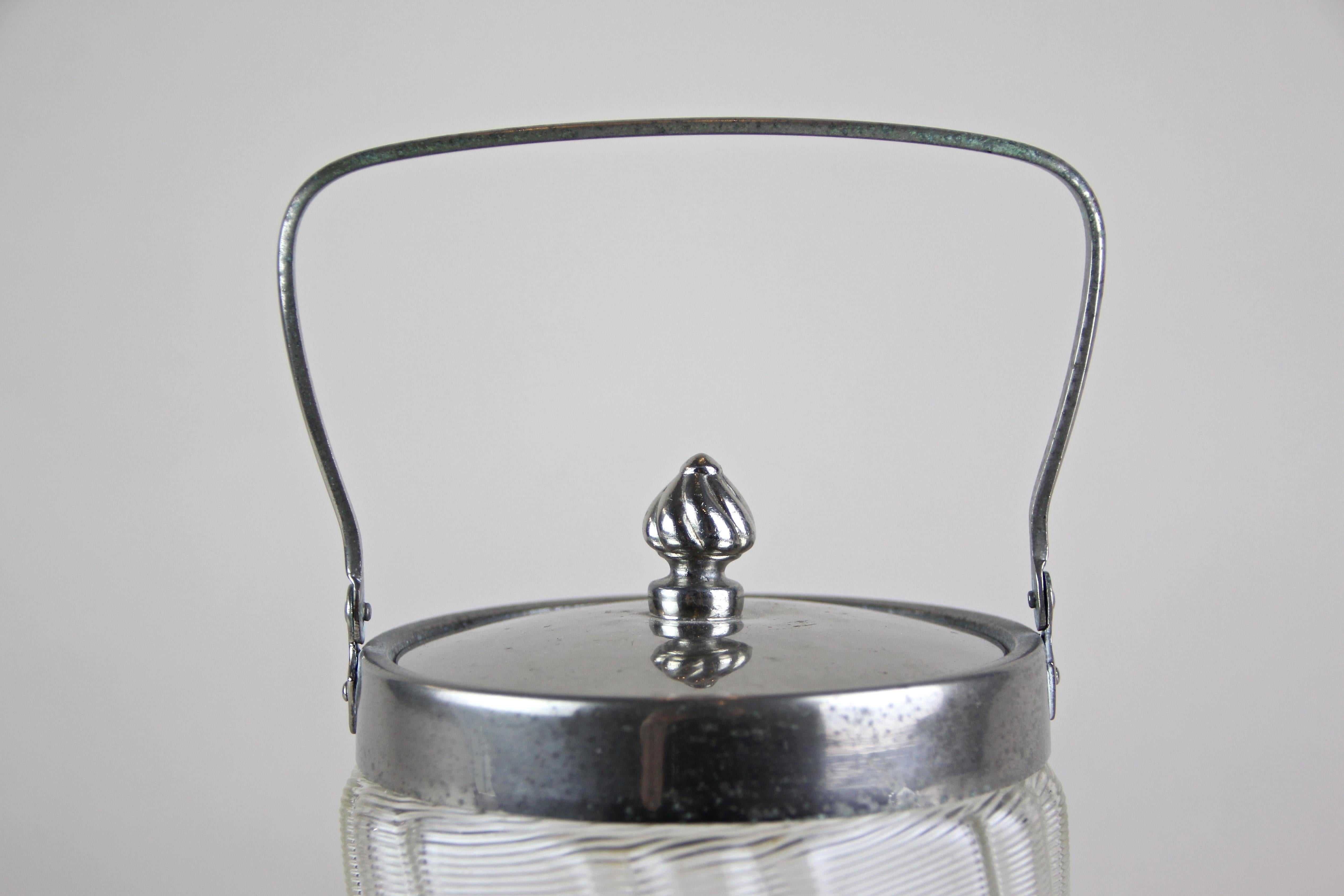 Verre Pot en verre avec couvercle chromé Art Nouveau:: Autriche:: vers 1900