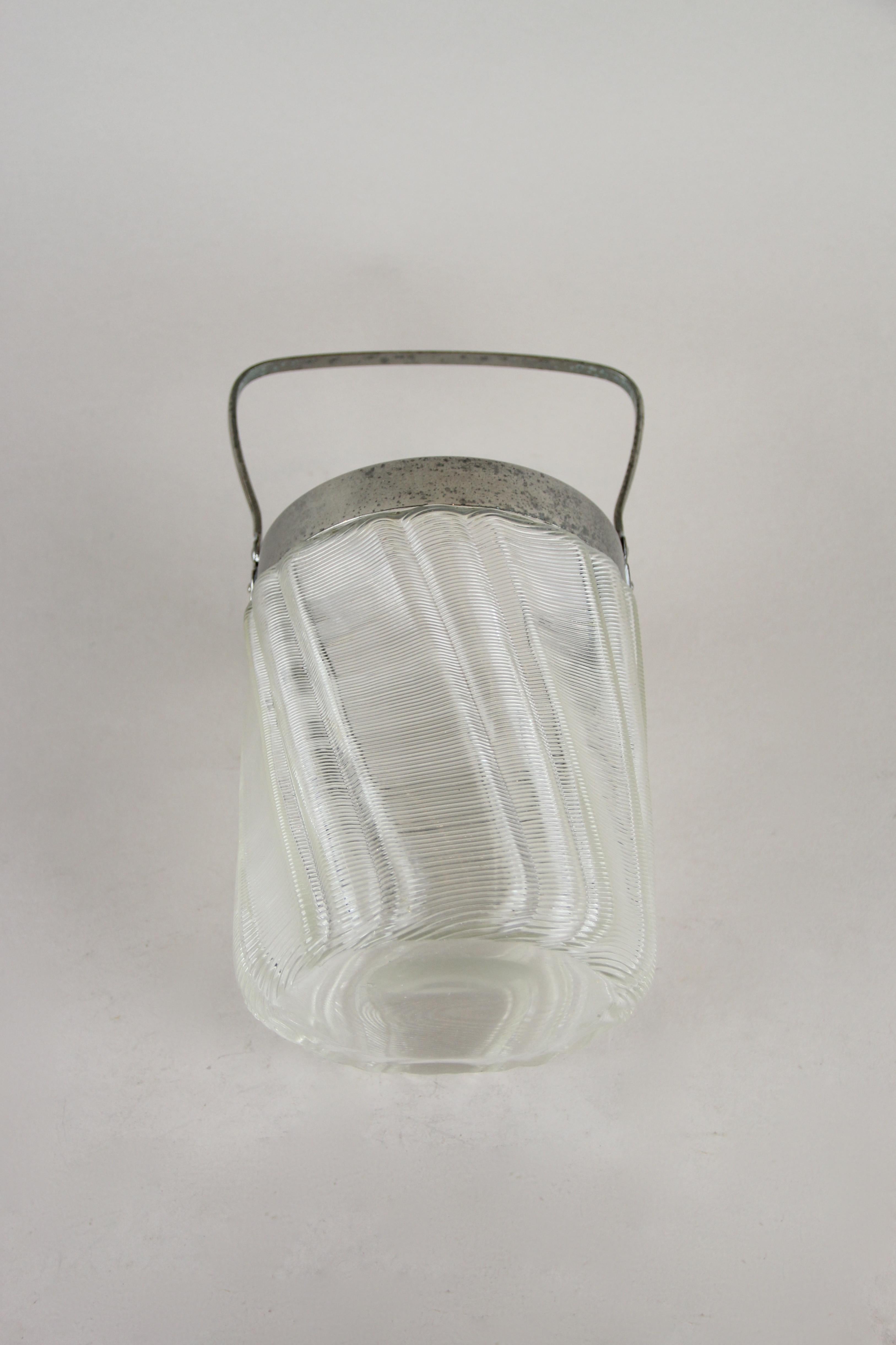 Pot en verre avec couvercle chromé Art Nouveau:: Autriche:: vers 1900 2