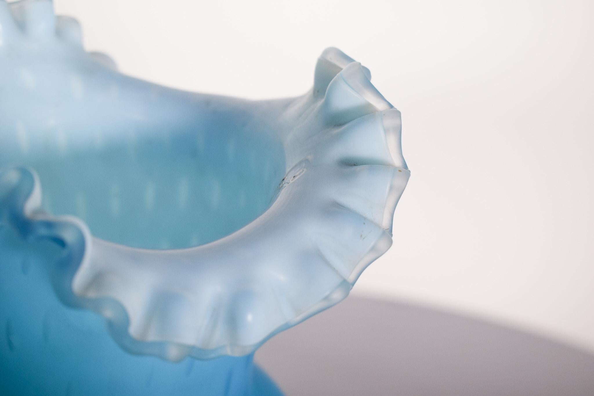 Tarro de cristal con boca ondulada, decoración monocromática en azul Portugués en venta