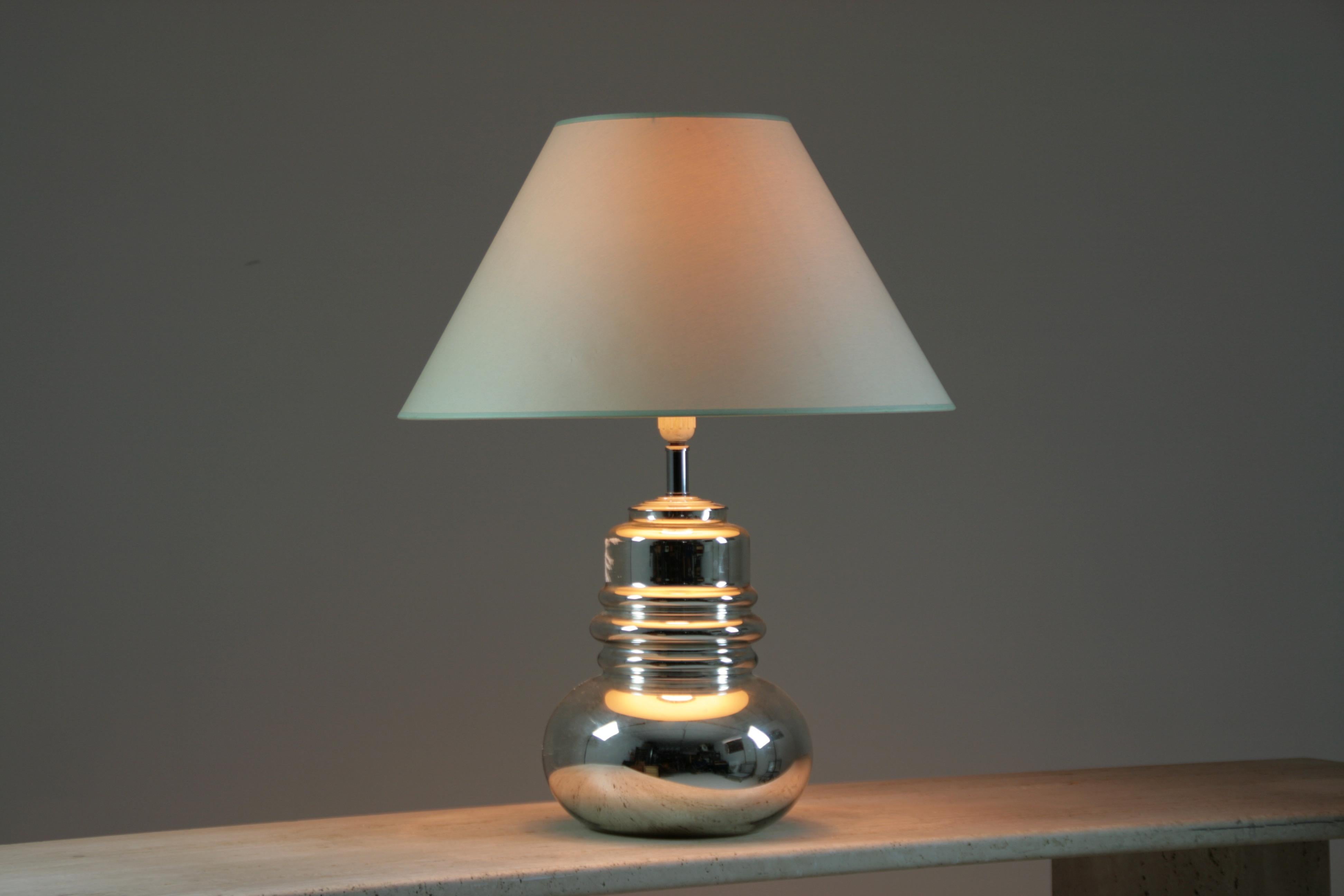 Verre Lampe en verre, 1970 en vente