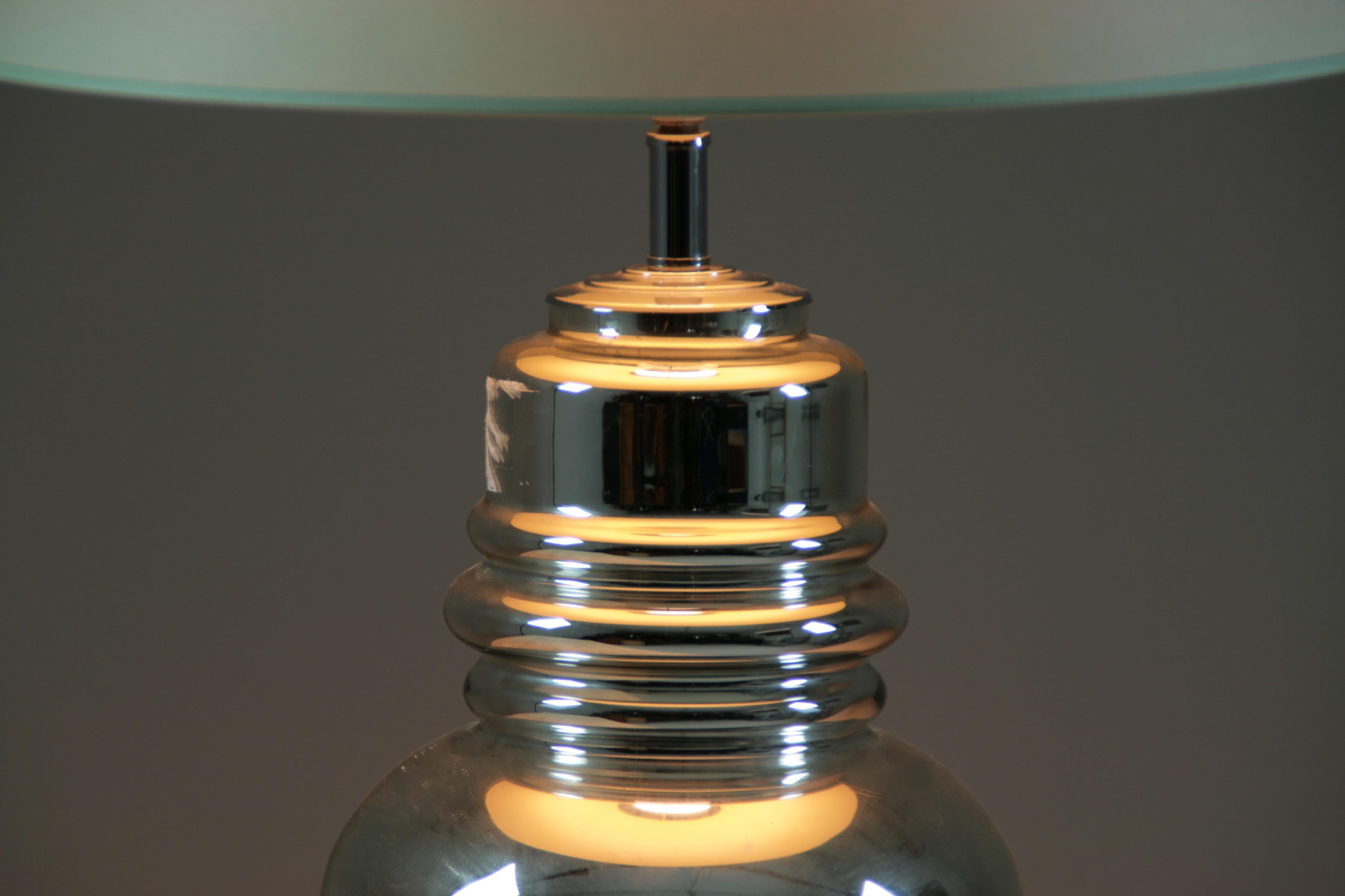Lampe en verre, 1970 en vente 1