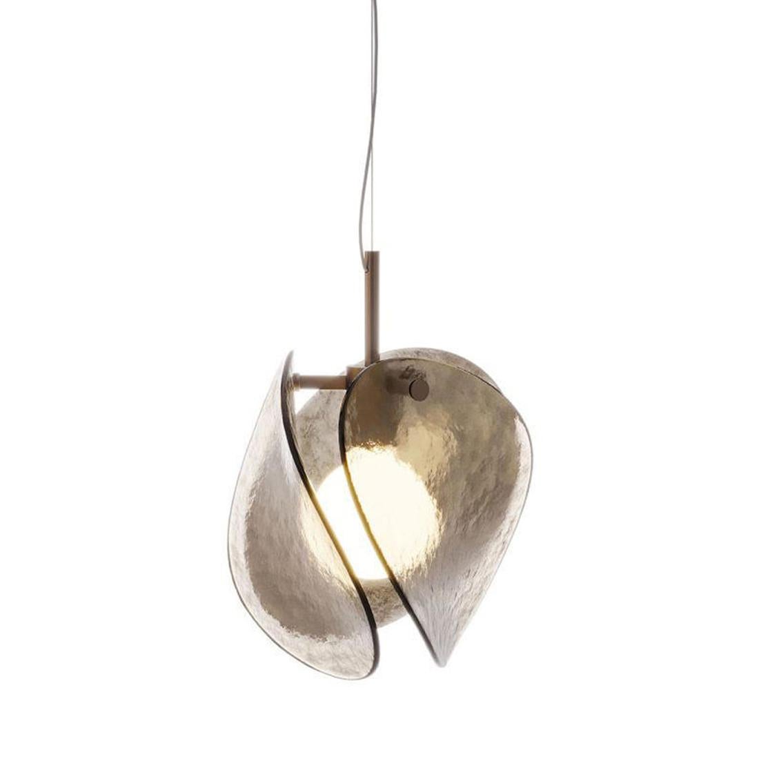 Suspension Glass Leaves with shade composed of
3 elements in fused bronzed glass, 6mm thickness.
With metal structure in bronzed burnished finish.
1 bulb, lamp holder type E27, max 60 watt, 220-240V.
Recommanded bulb 12cm diameter. Bulb not