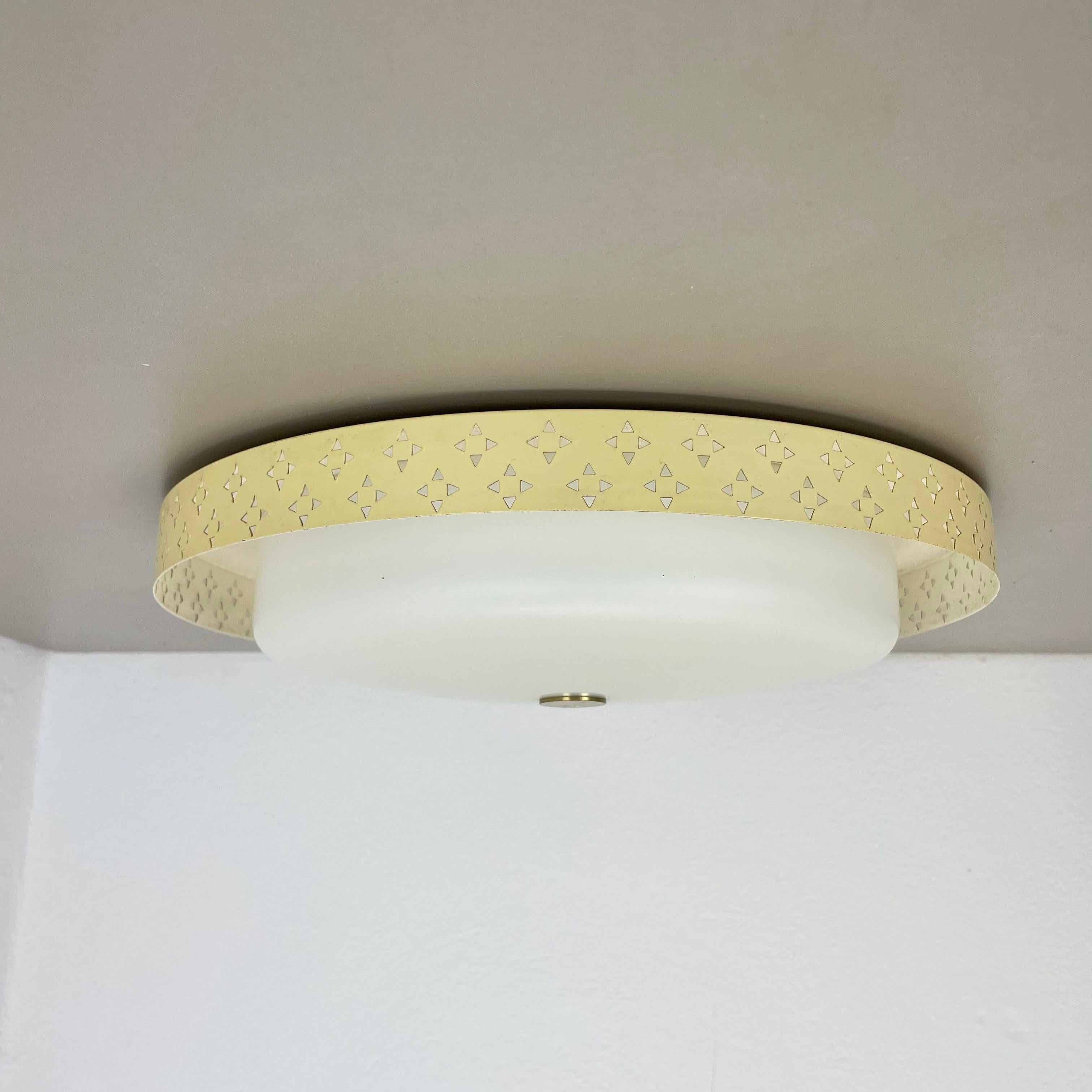 Article:

Glass and metal light element
useable as wall and ceiling light.



Origin:

Italy



Age:

1950s



This vintage modernist light was produced in the 1950s in Italy. The lights is made of metal and brass with a large white tone glass