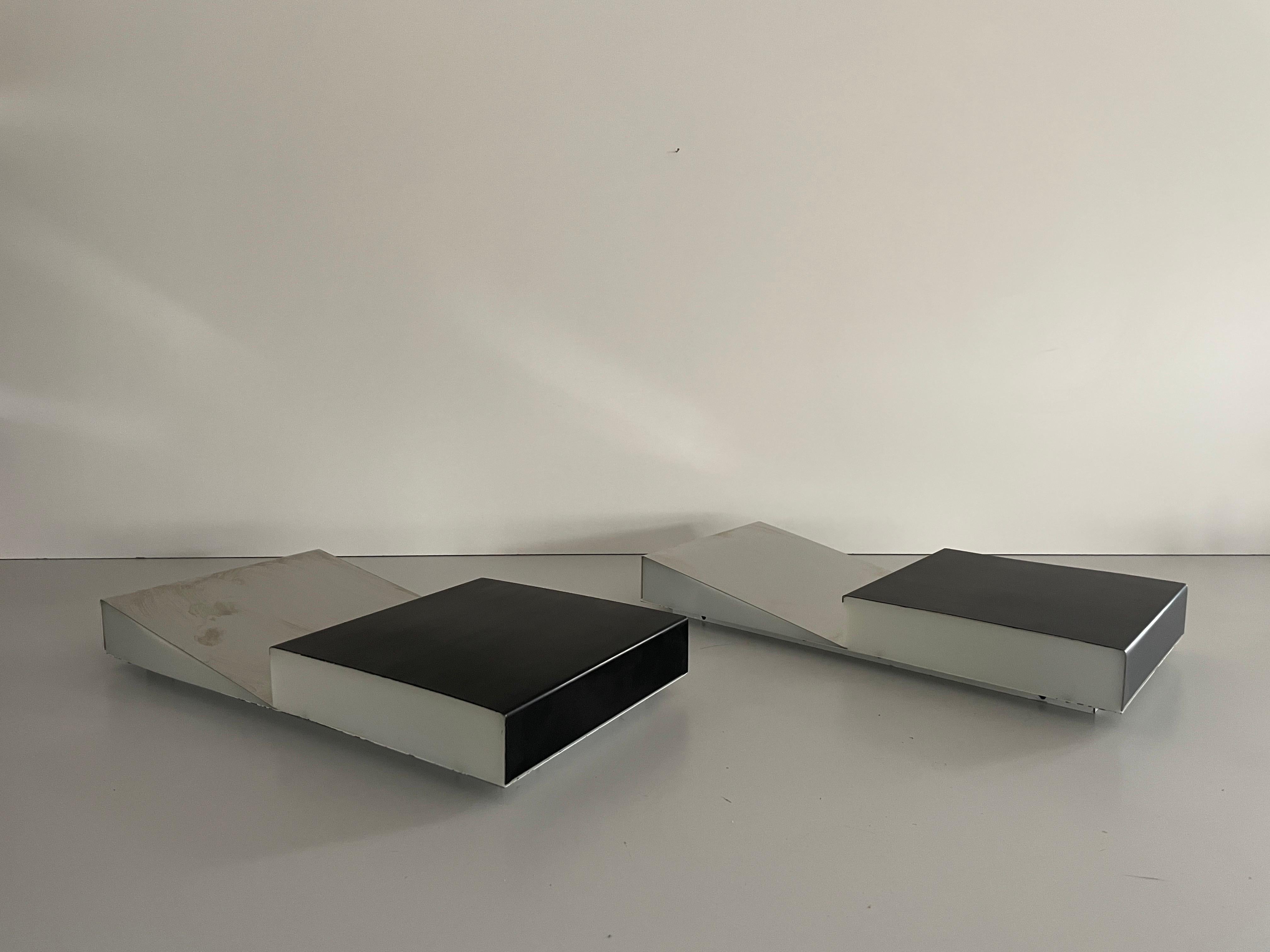 Paar Wandleuchter aus Glas und Aluminium, 1960er Jahre, Italien (Mitte des 20. Jahrhunderts) im Angebot