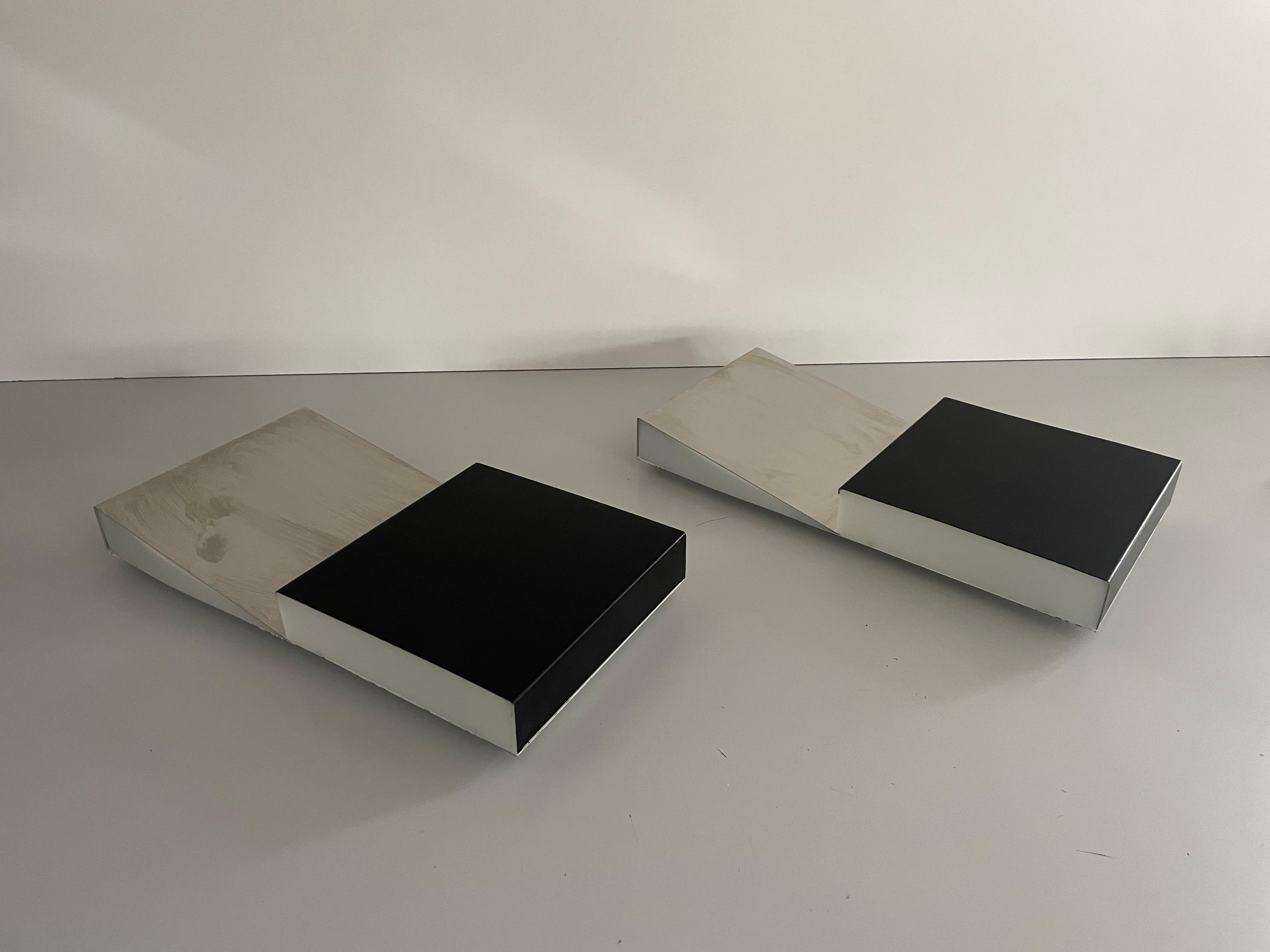 Paar Wandleuchter aus Glas und Aluminium, 1960er Jahre, Italien im Angebot 1